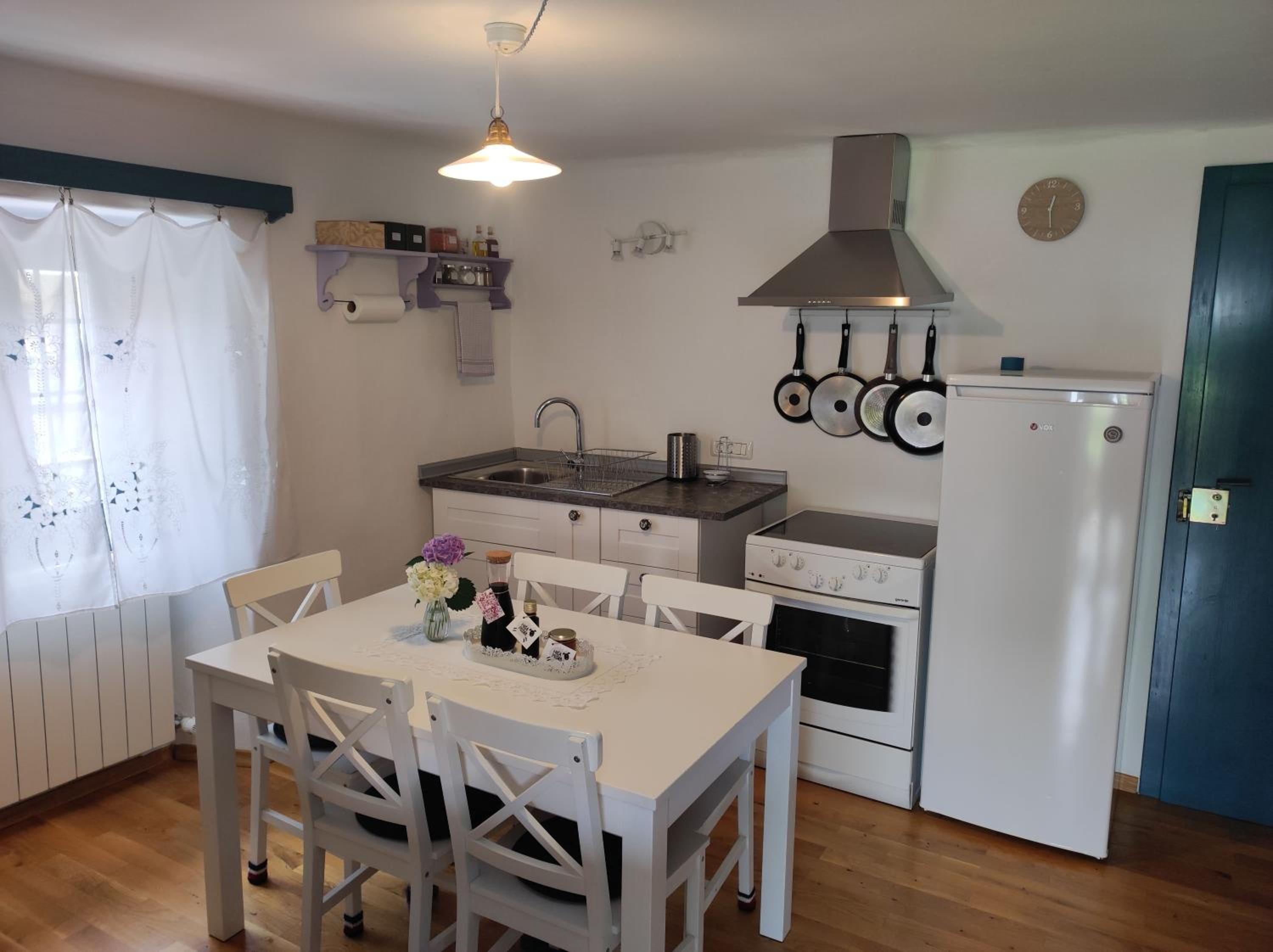 Apartment with Terrace - Photo 40