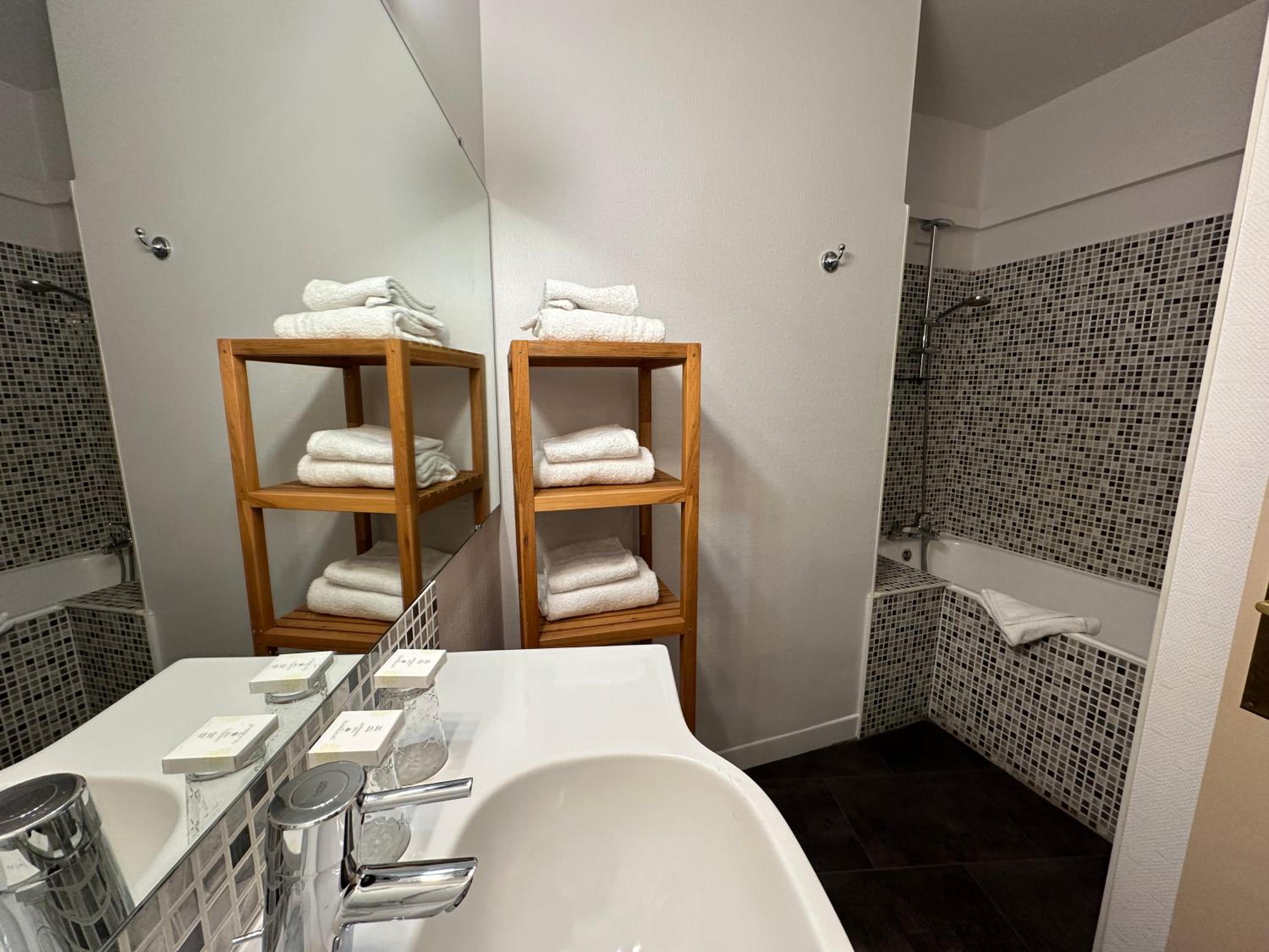 Salon Quadruple Room photo 2