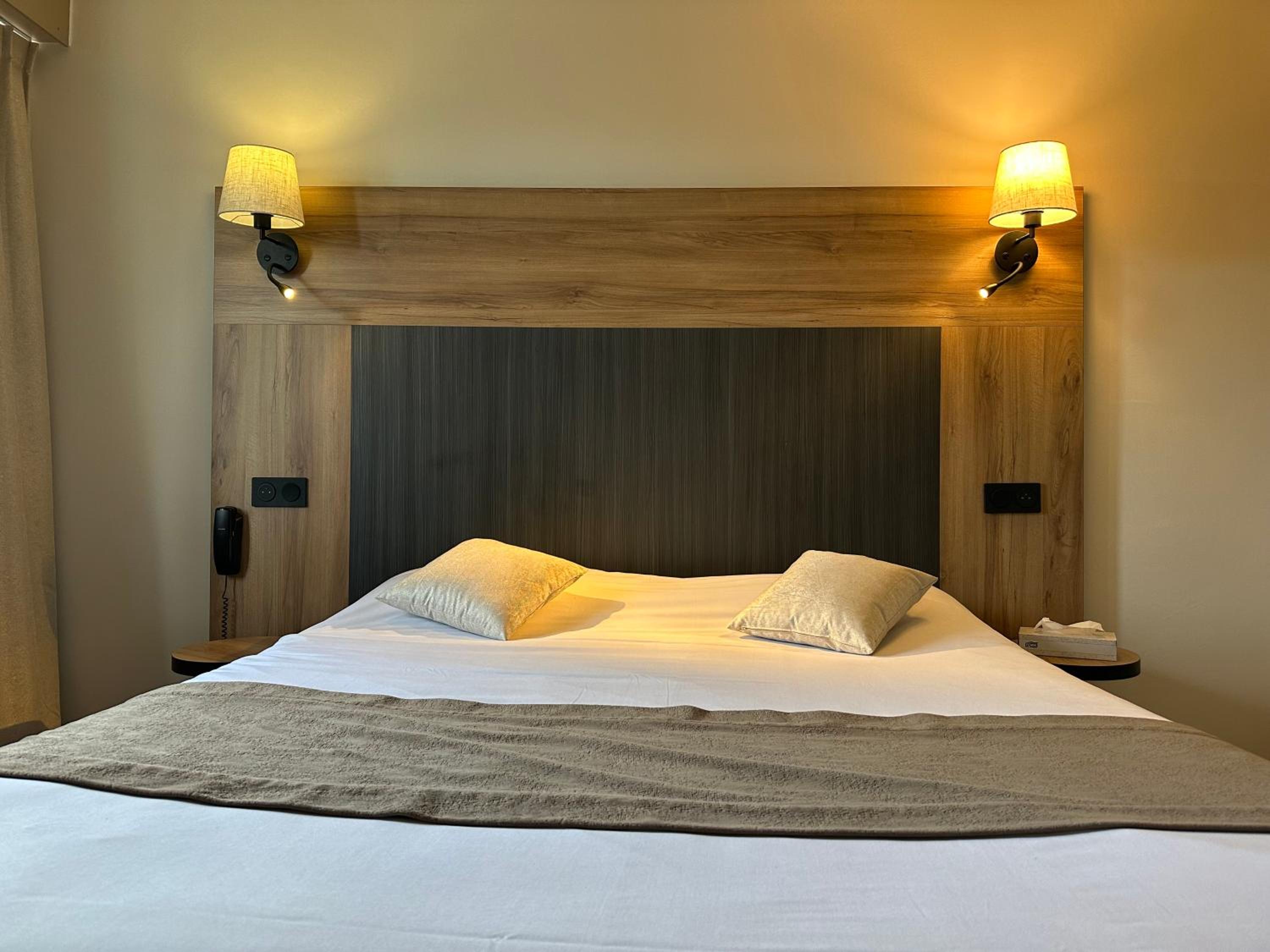 Club Room - 1 Double Bed & 1 Single Bed - 49 ft² photo 1