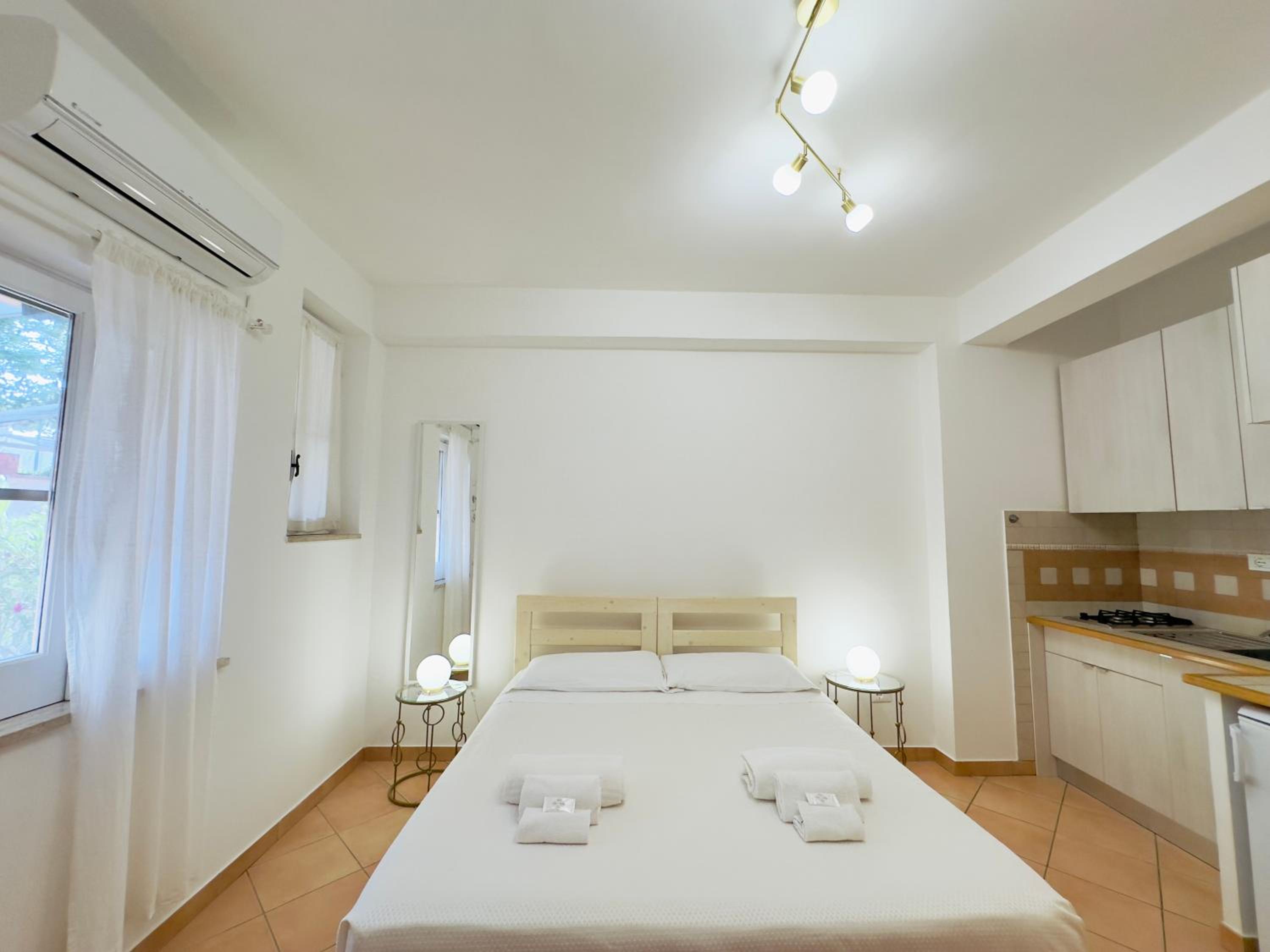 One-Bedroom Apartment photo 1