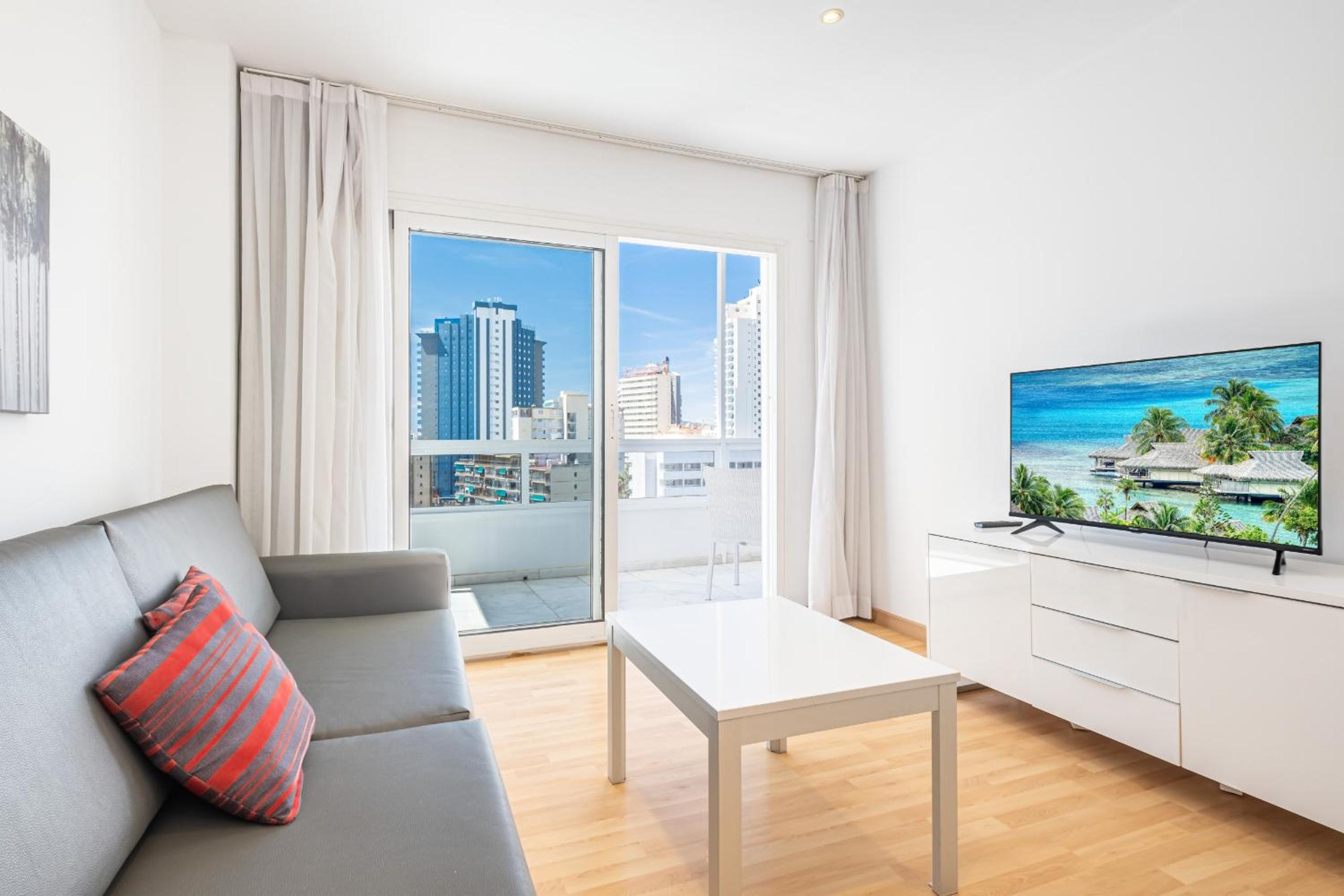 One-Bedroom Apartment with View - Photo 1