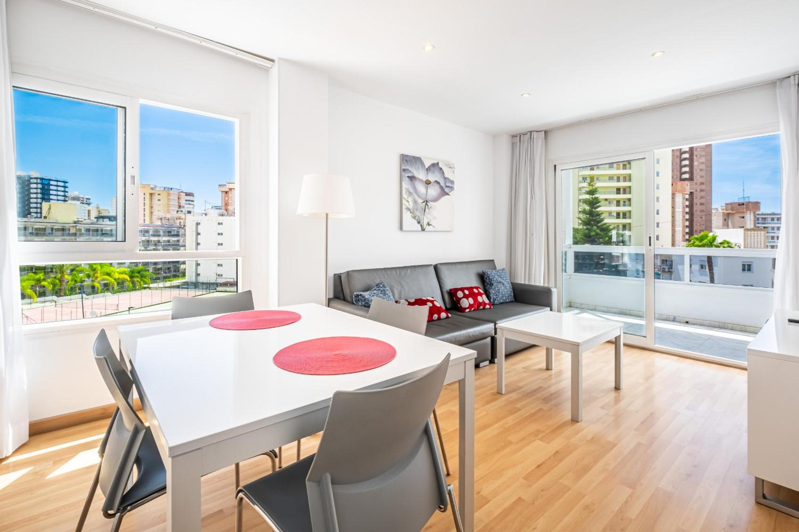 One-Bedroom Apartment with Terrace - Photo 37