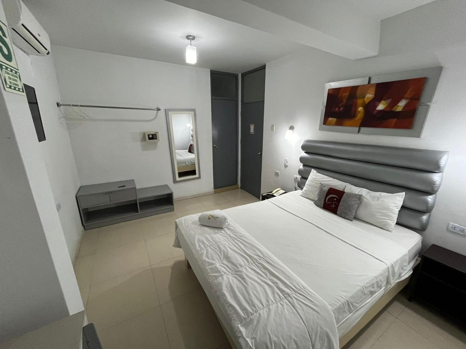 Standard Queen Room