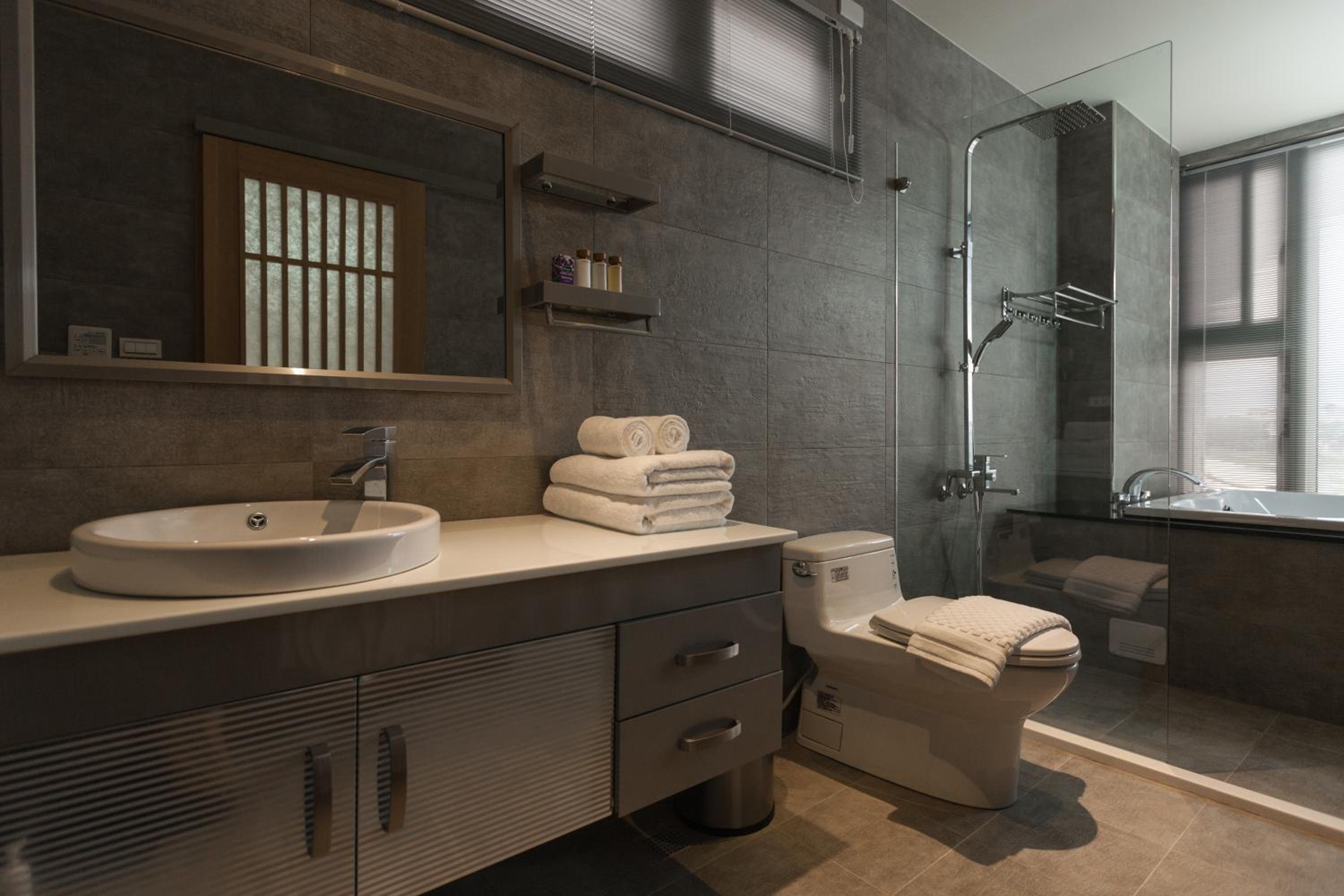 Deluxe Double Room with Bath - Second Floor photo 2
