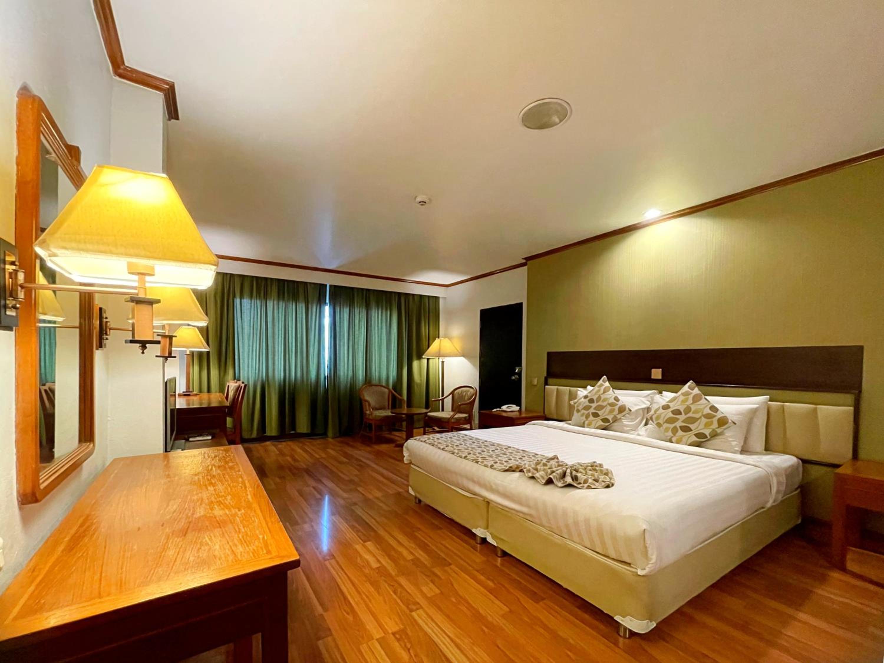 Deluxe King Room photo 1