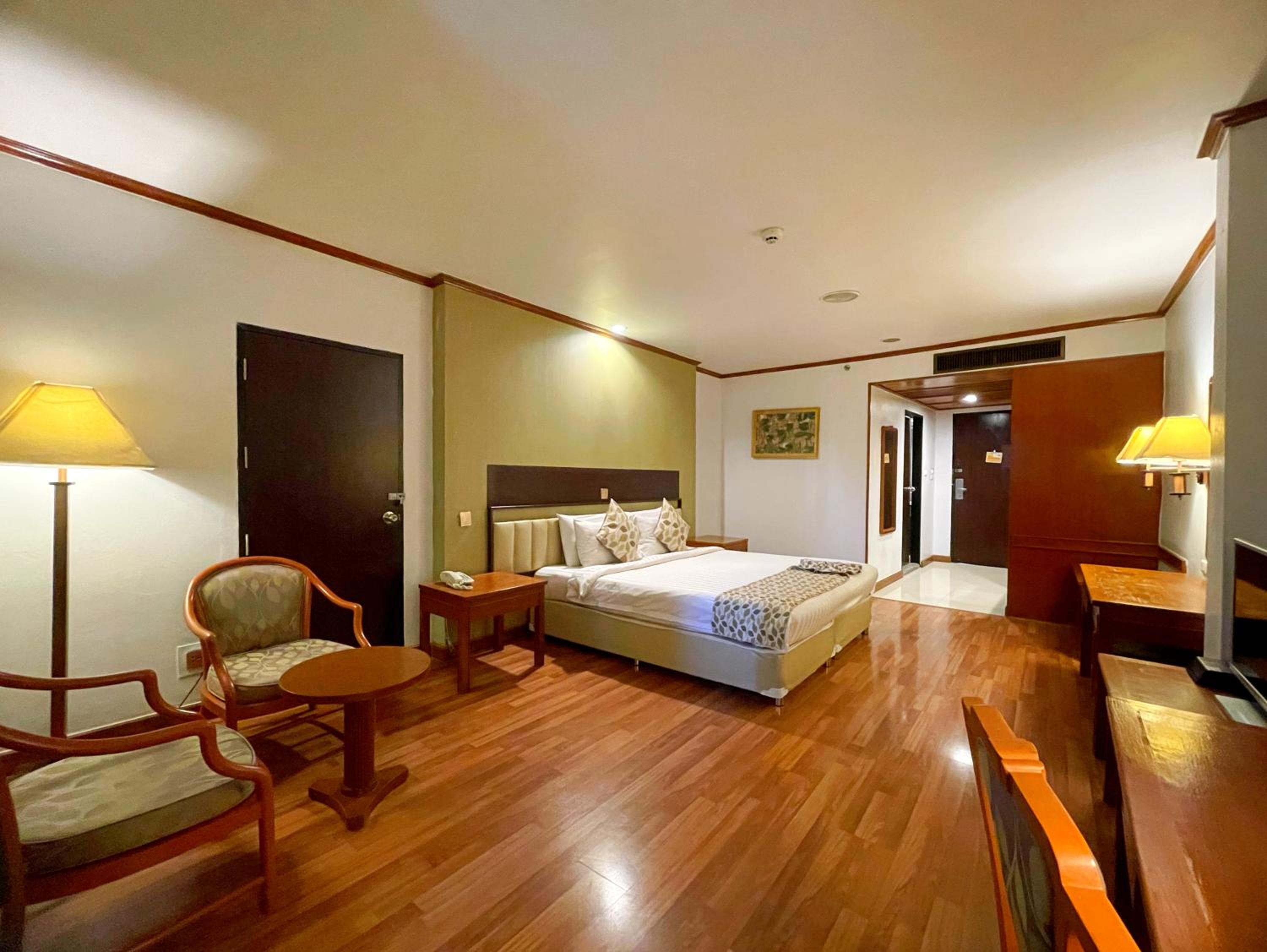 Deluxe King Room photo 2