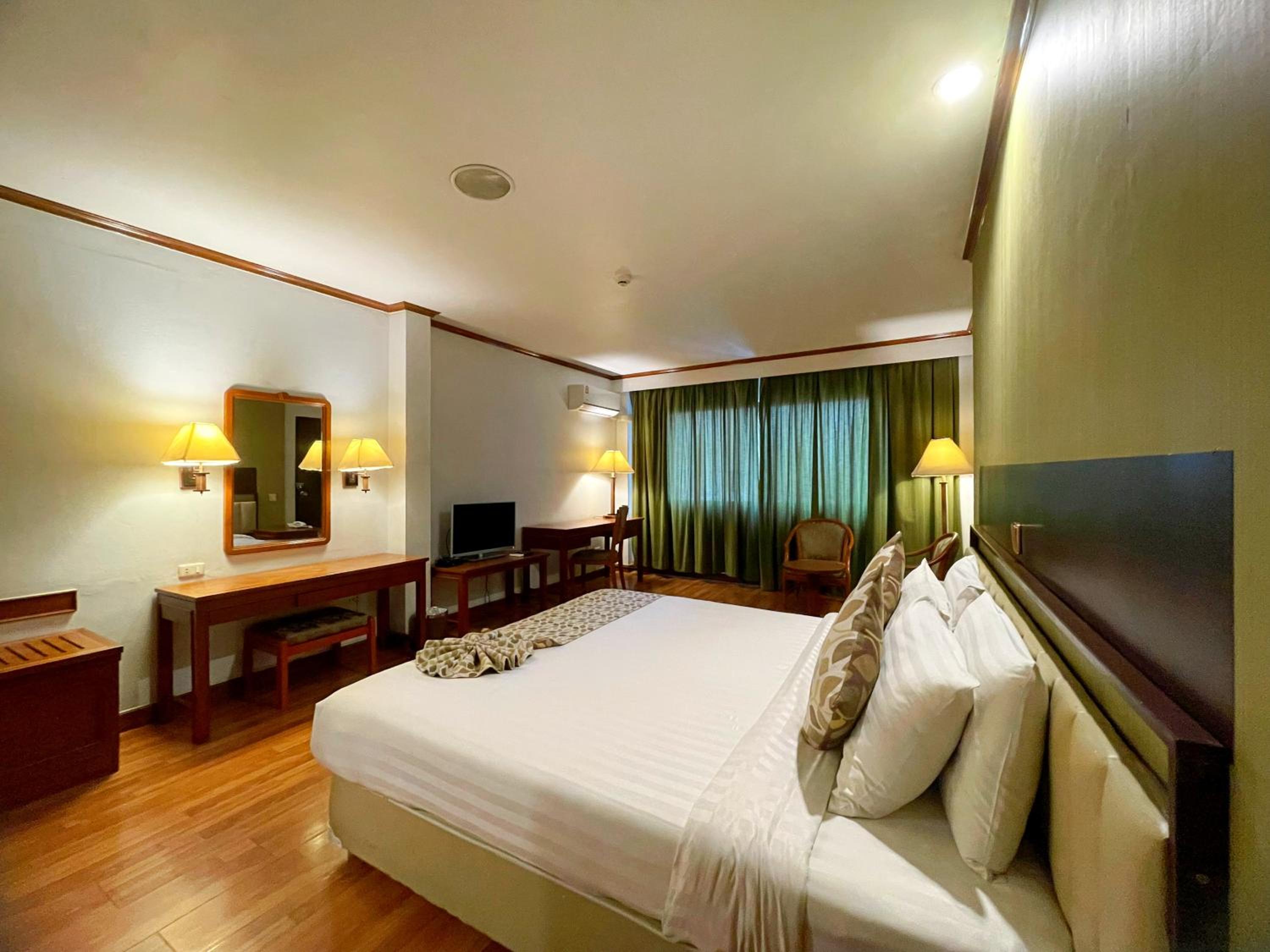 Deluxe King Room photo 3