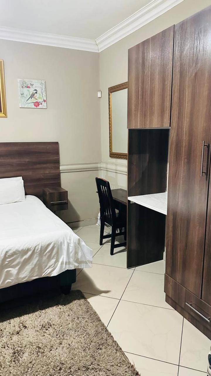 Deluxe Twin Room photo 2