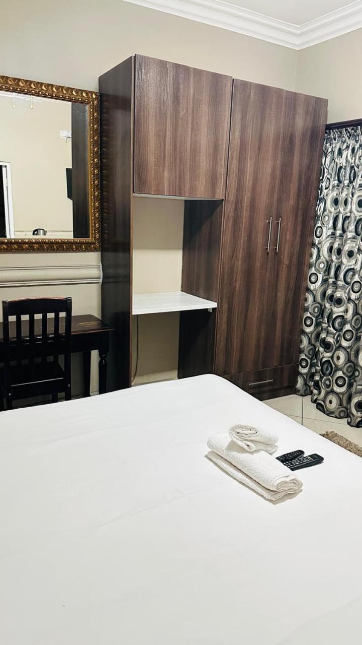 Deluxe Twin Room photo 3