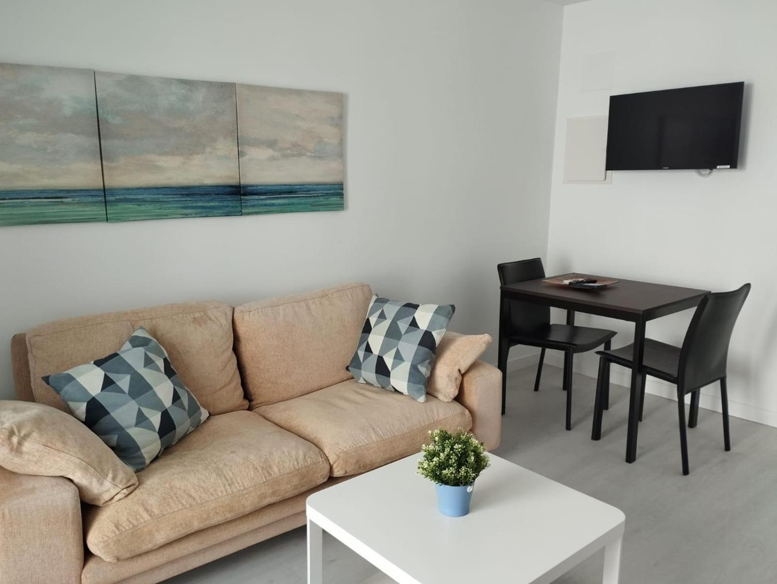 One-Bedroom Apartment photo 2