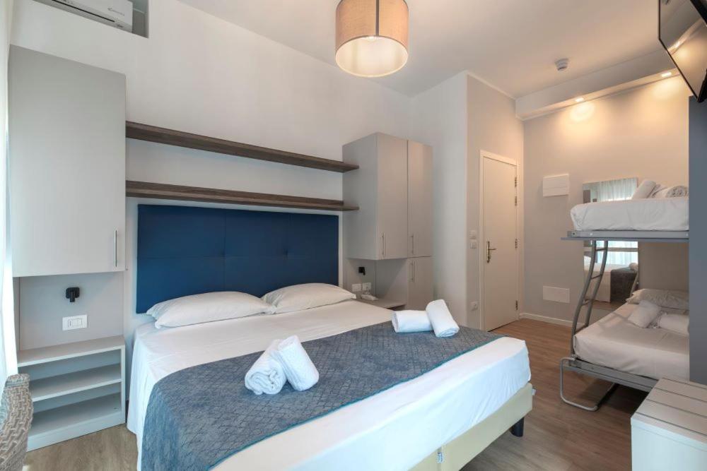 Superior Quadruple Room - Photo 2