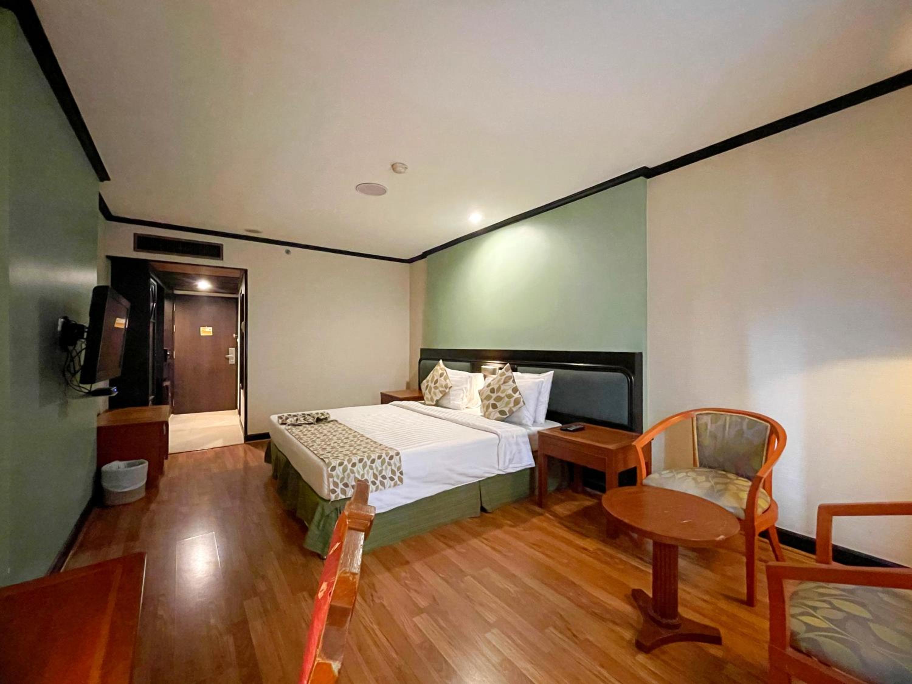Deluxe Premium King Room photo 2
