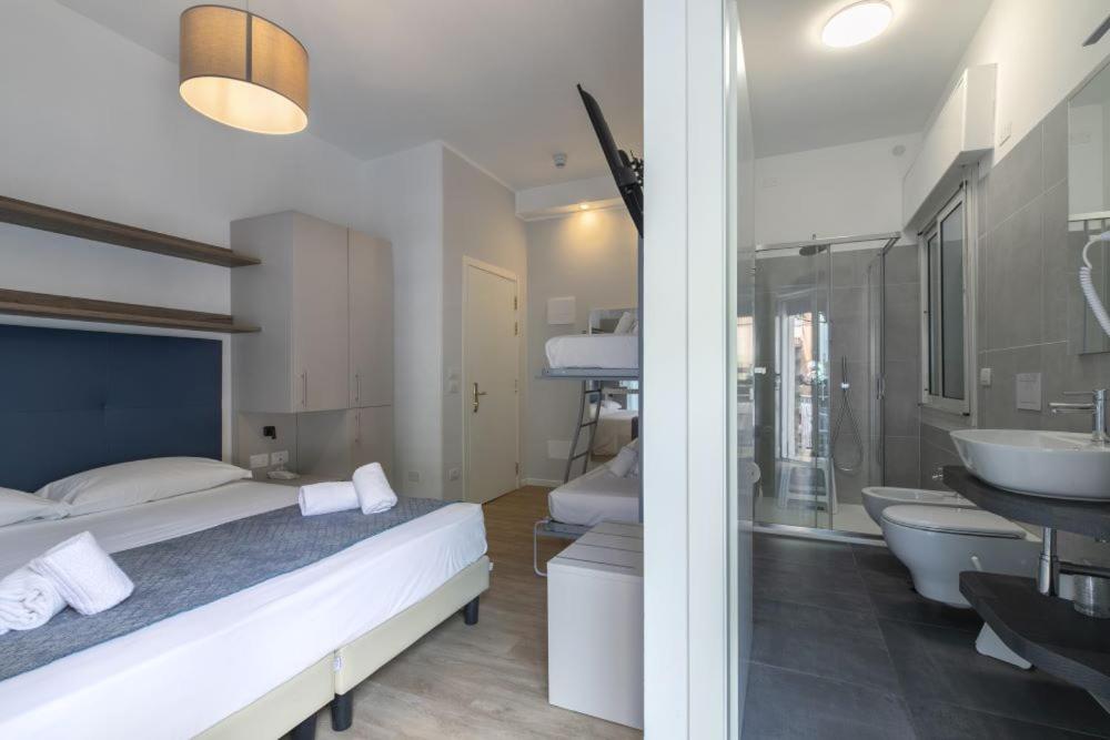 Superior Quadruple Room - Photo 4