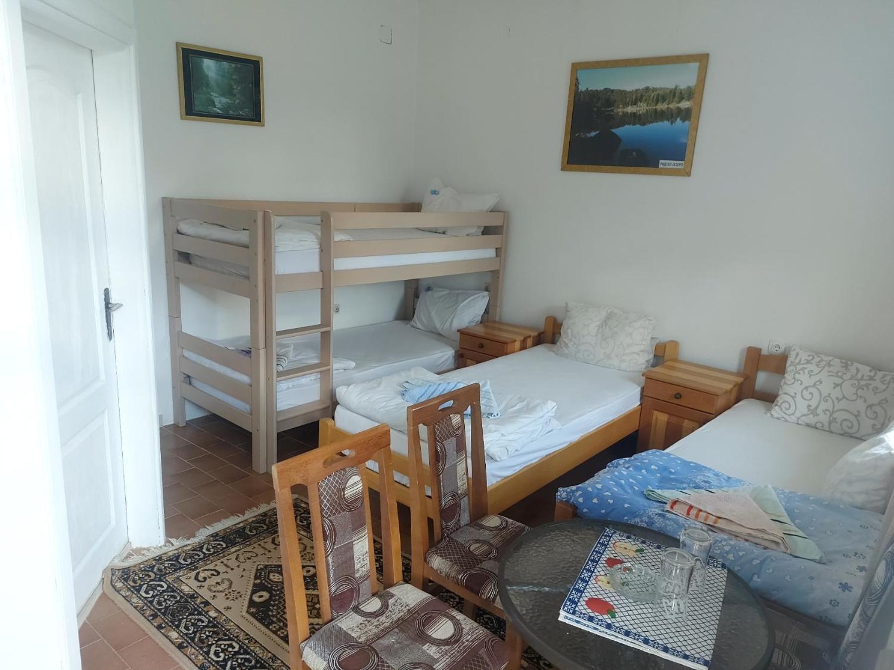 Economy Quadruple Room with Shared Bathroom photo 3