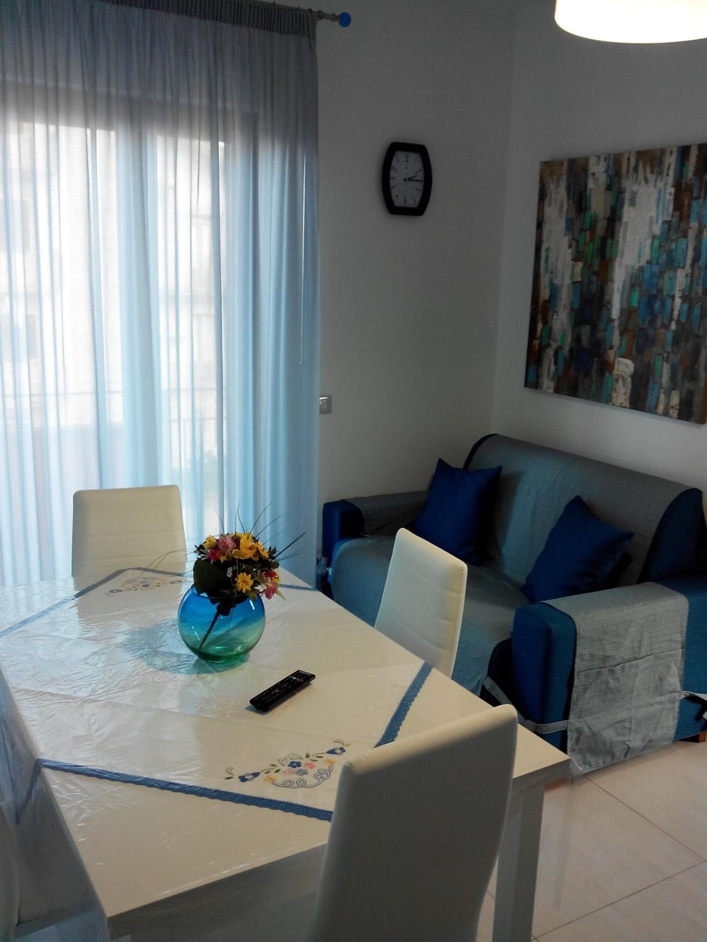 One-Bedroom House - Photo 2