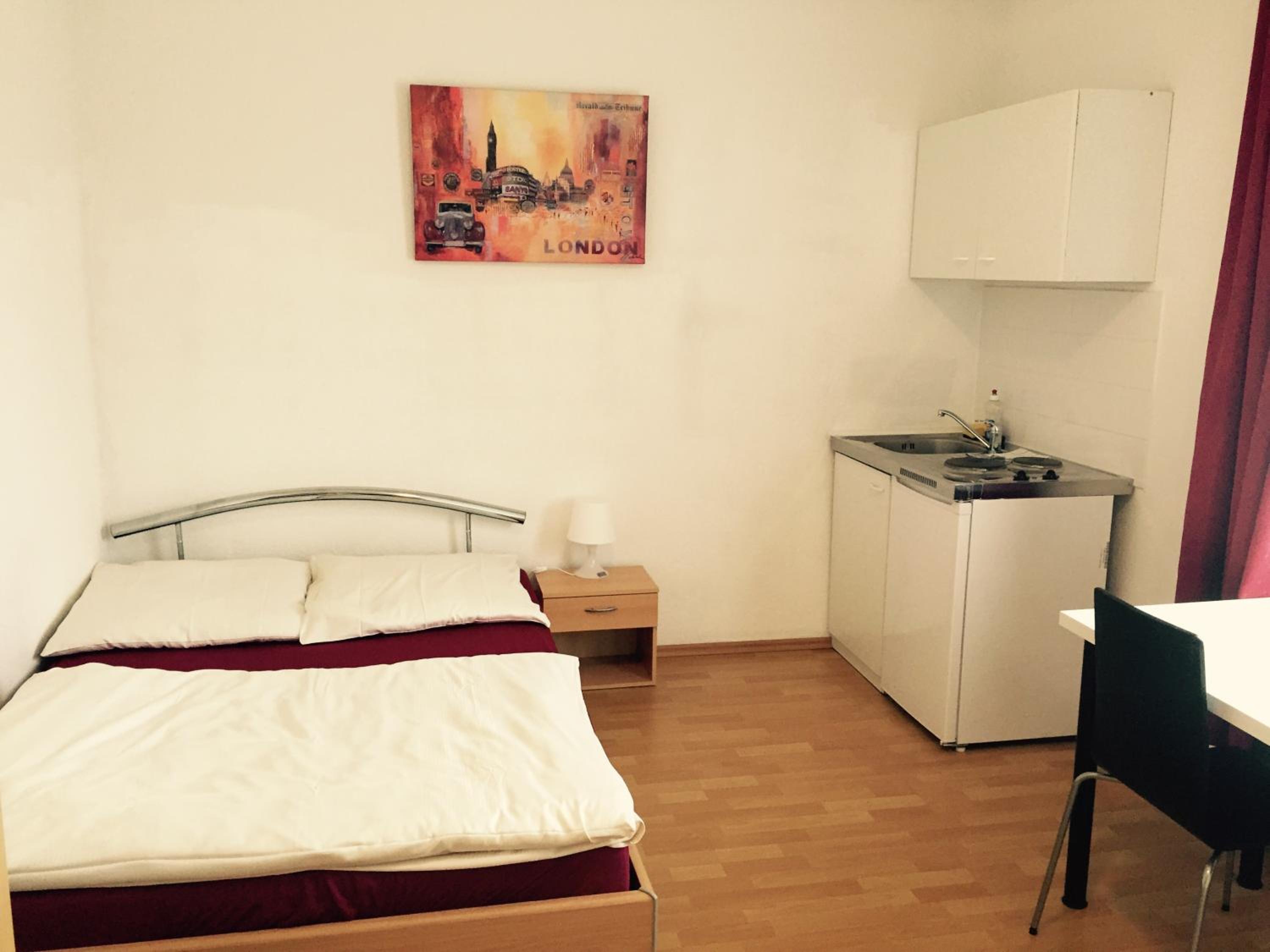 Budget Double Room photo 3