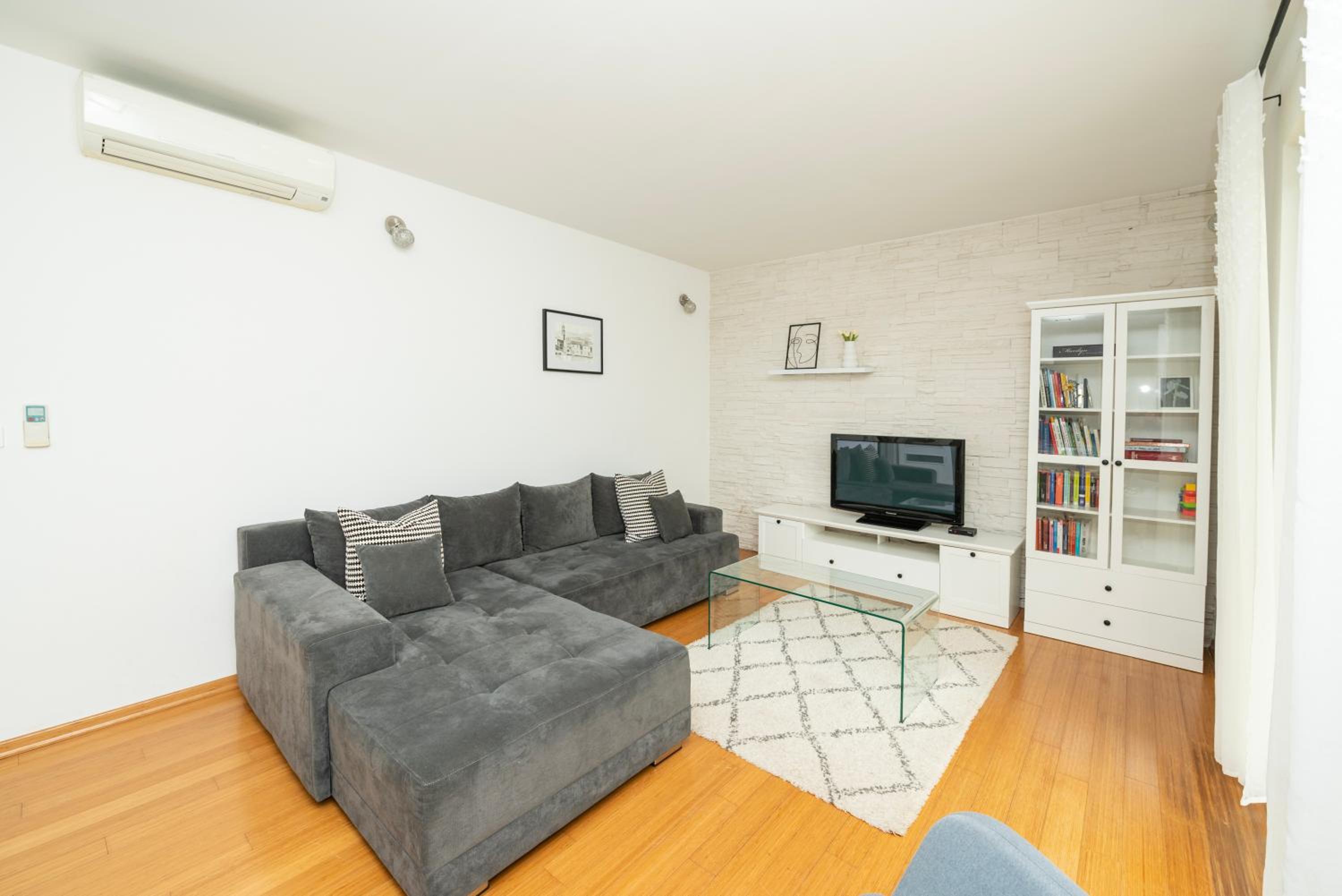Three-Bedroom Deluxe Apartment