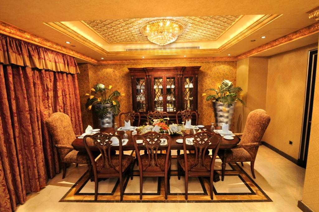 Royal Suite photo 2