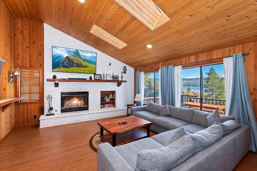 Five-Bedroom House photo 1