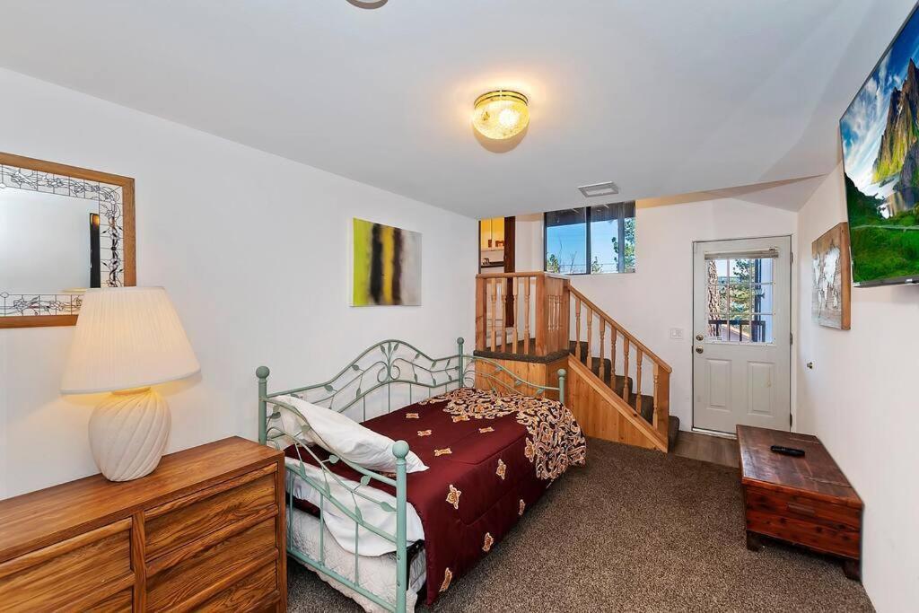 Five-Bedroom House photo 2