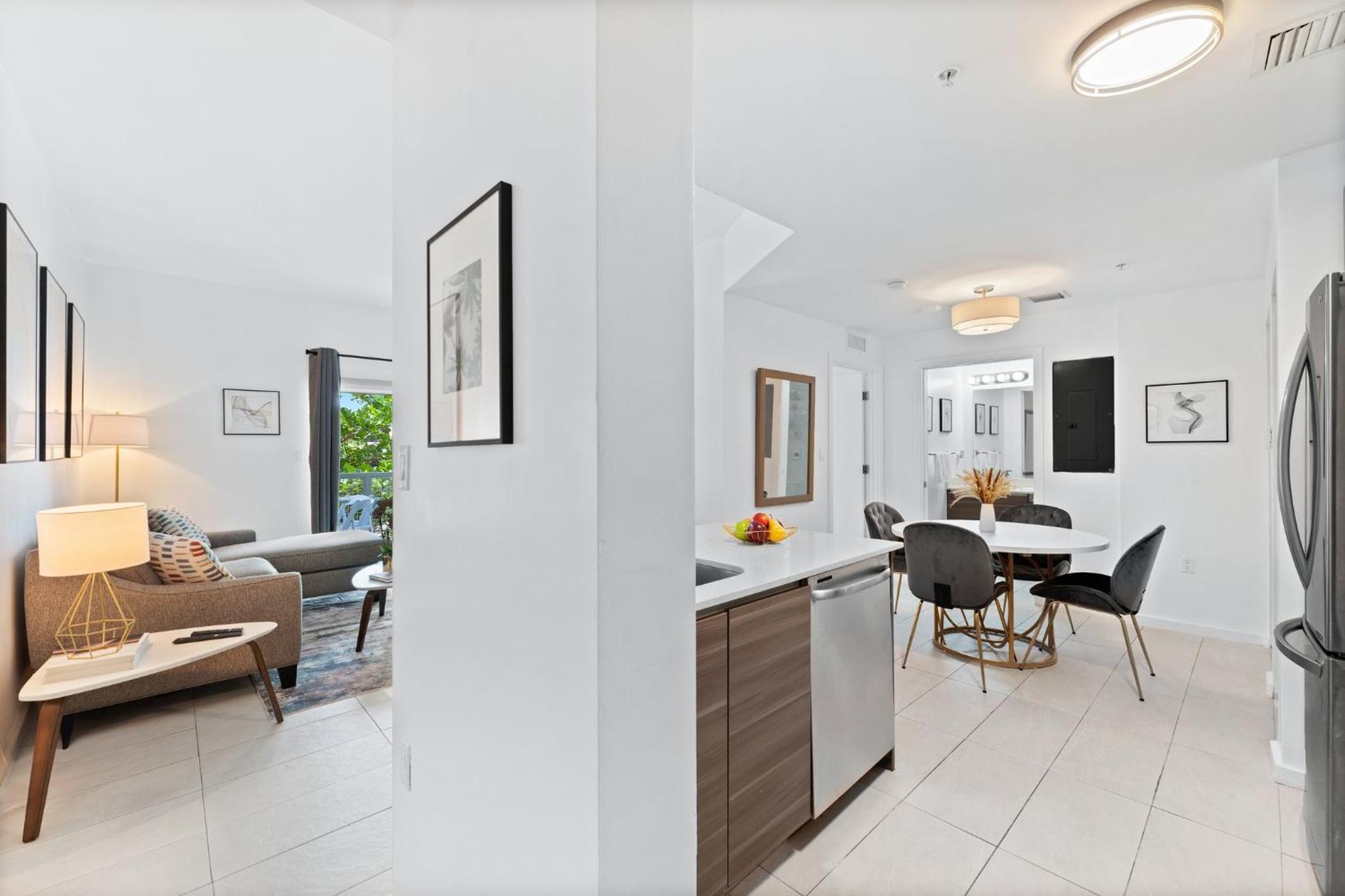 One-Bedroom Apartment photo 1