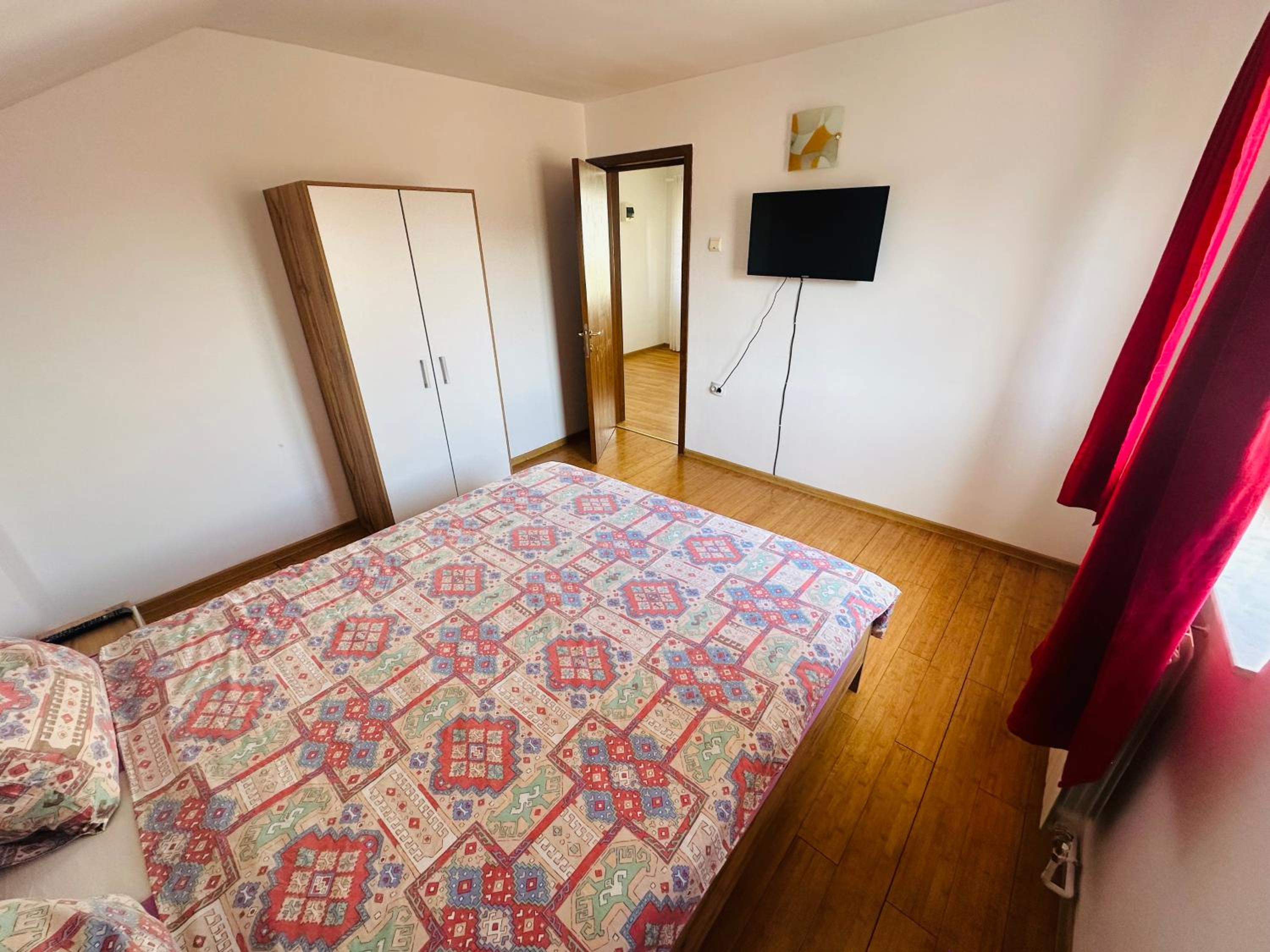 Three-Bedroom House photo 3