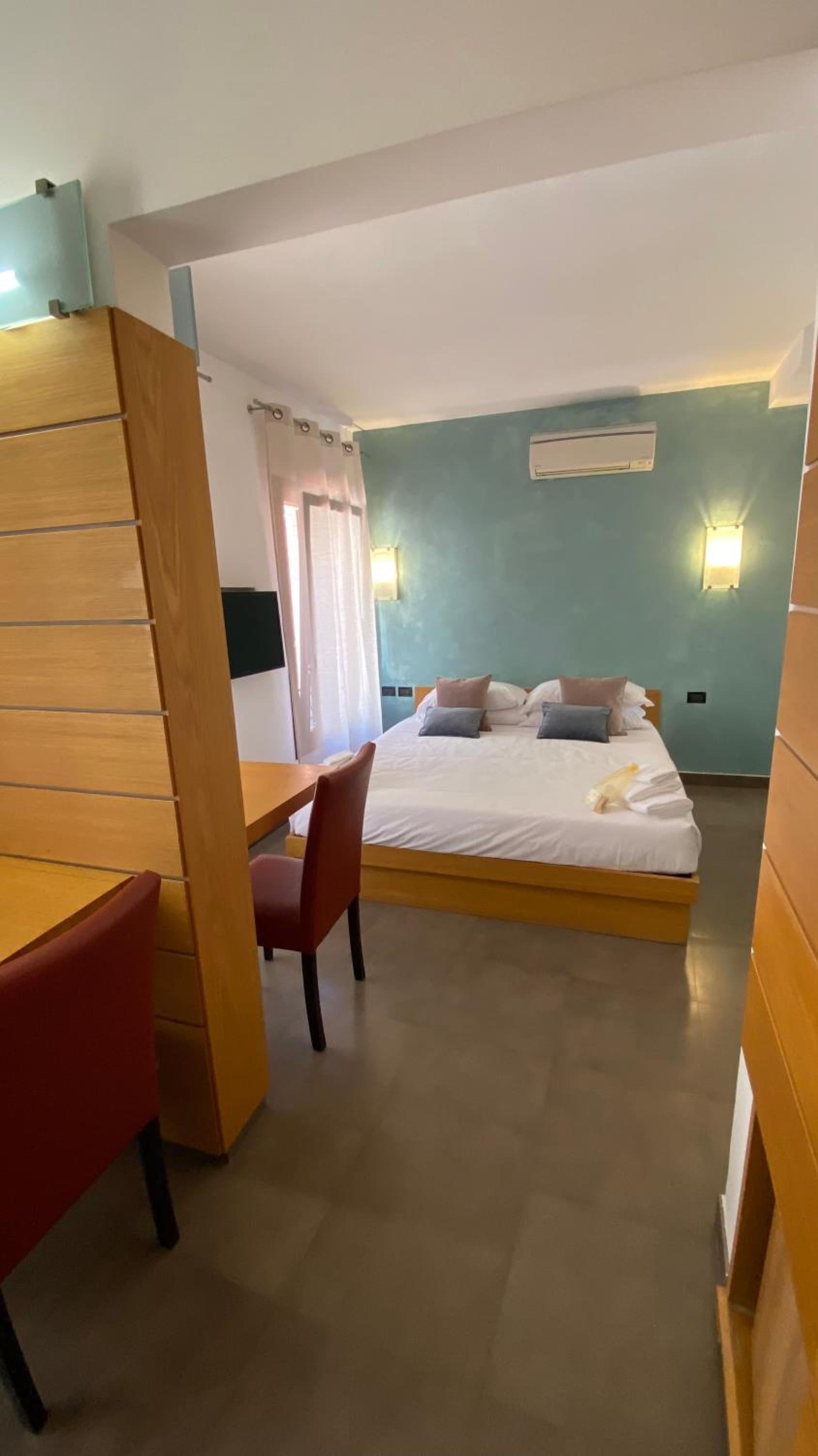 Standard King Room photo 1
