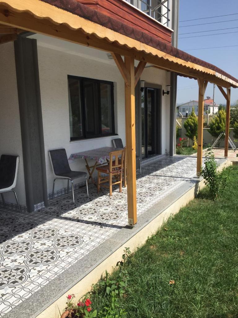 Family Room With Garden View photo 2