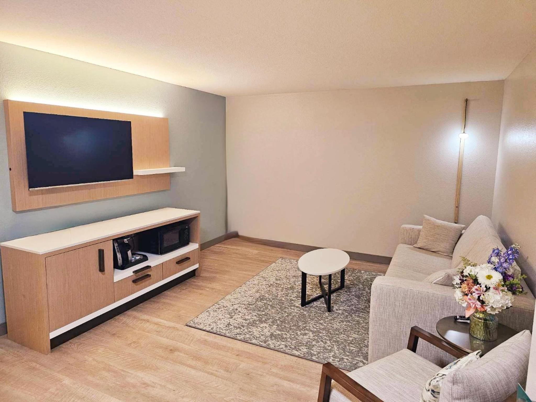 One-Bedroom King Suite - Non-Smoking - Photo 1