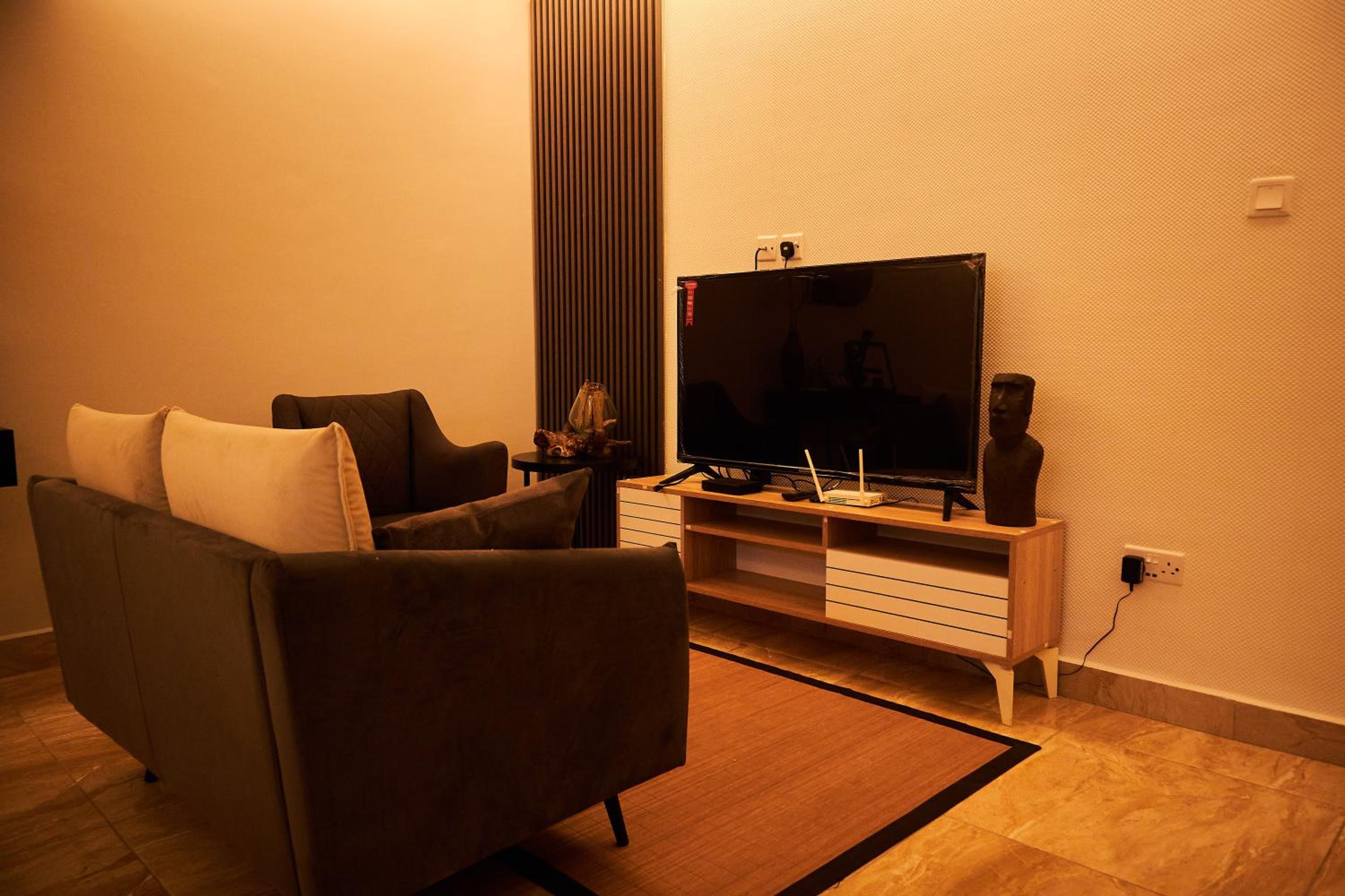 One-Bedroom Apartment photo 1