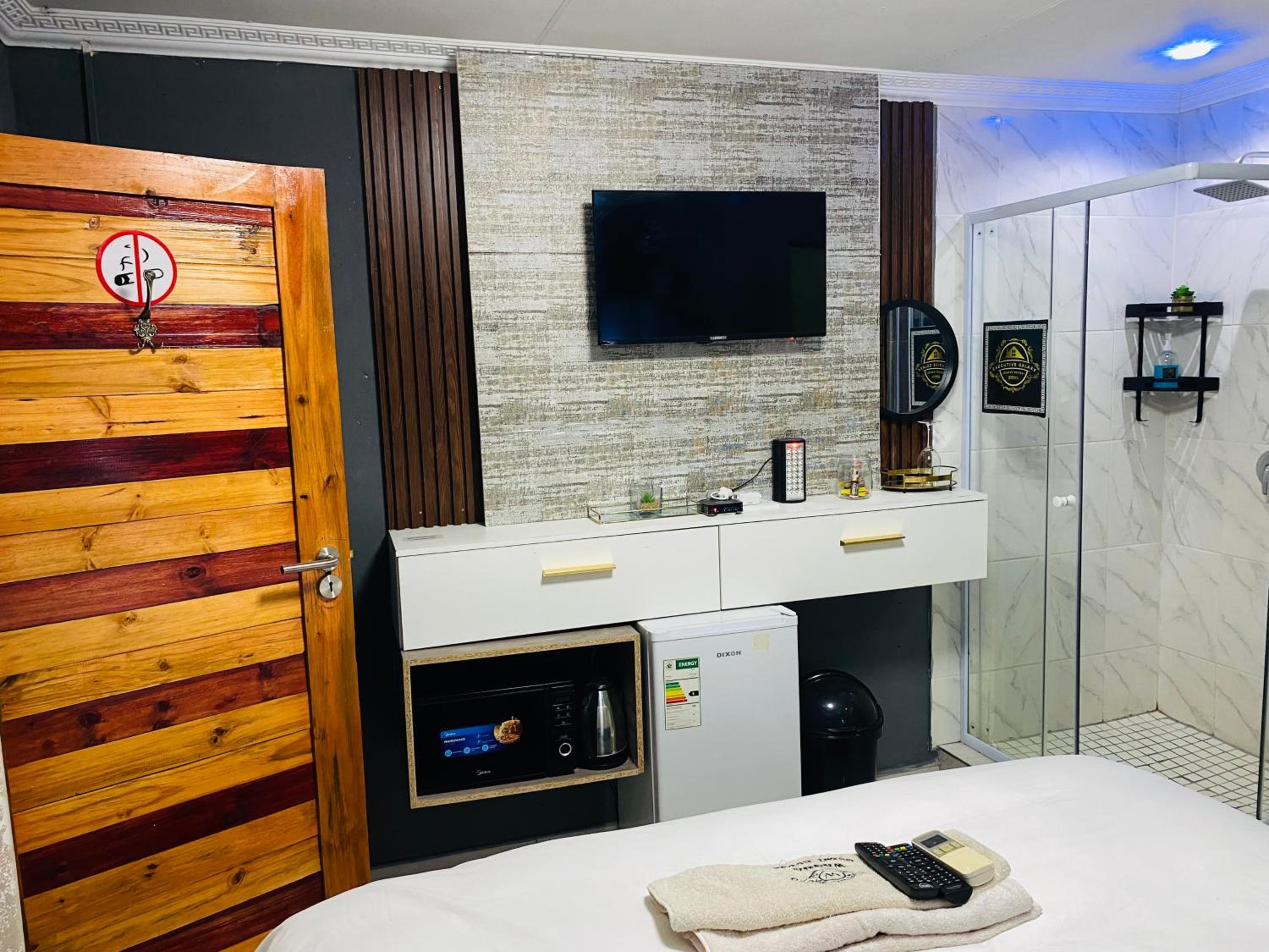 Deluxe Double Room with Shower photo 3