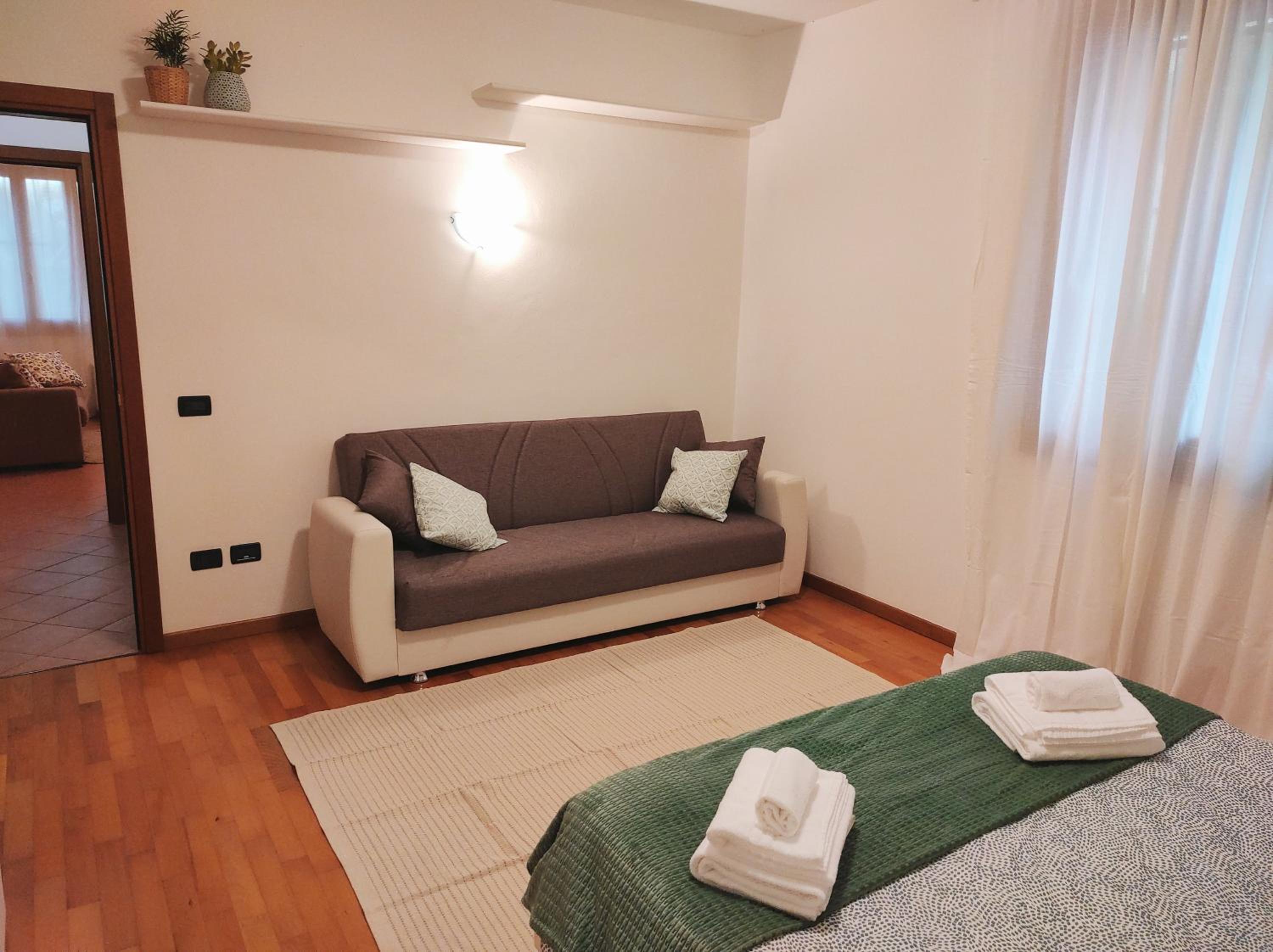 One-Bedroom Apartment with Garden photo 2
