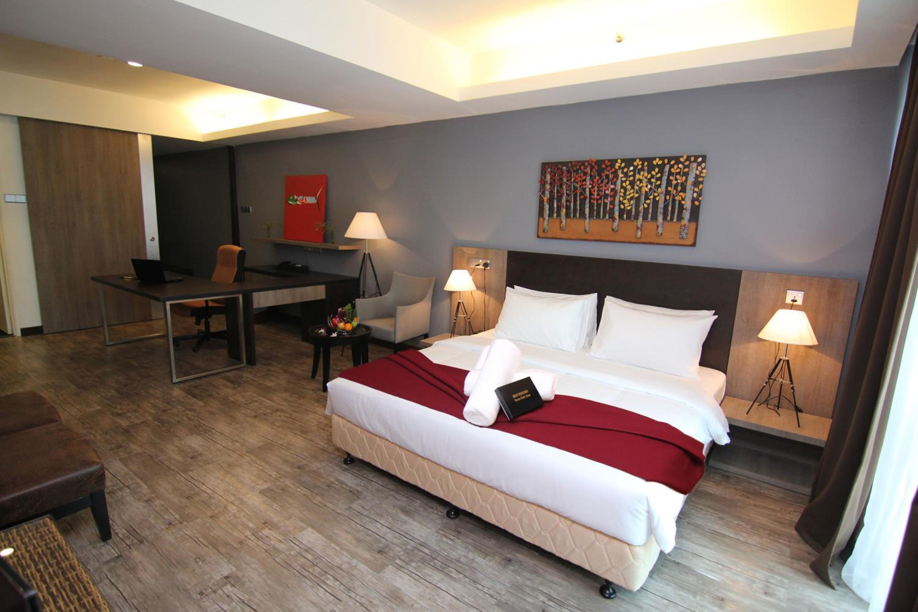 Deluxe King Room - Photo 21