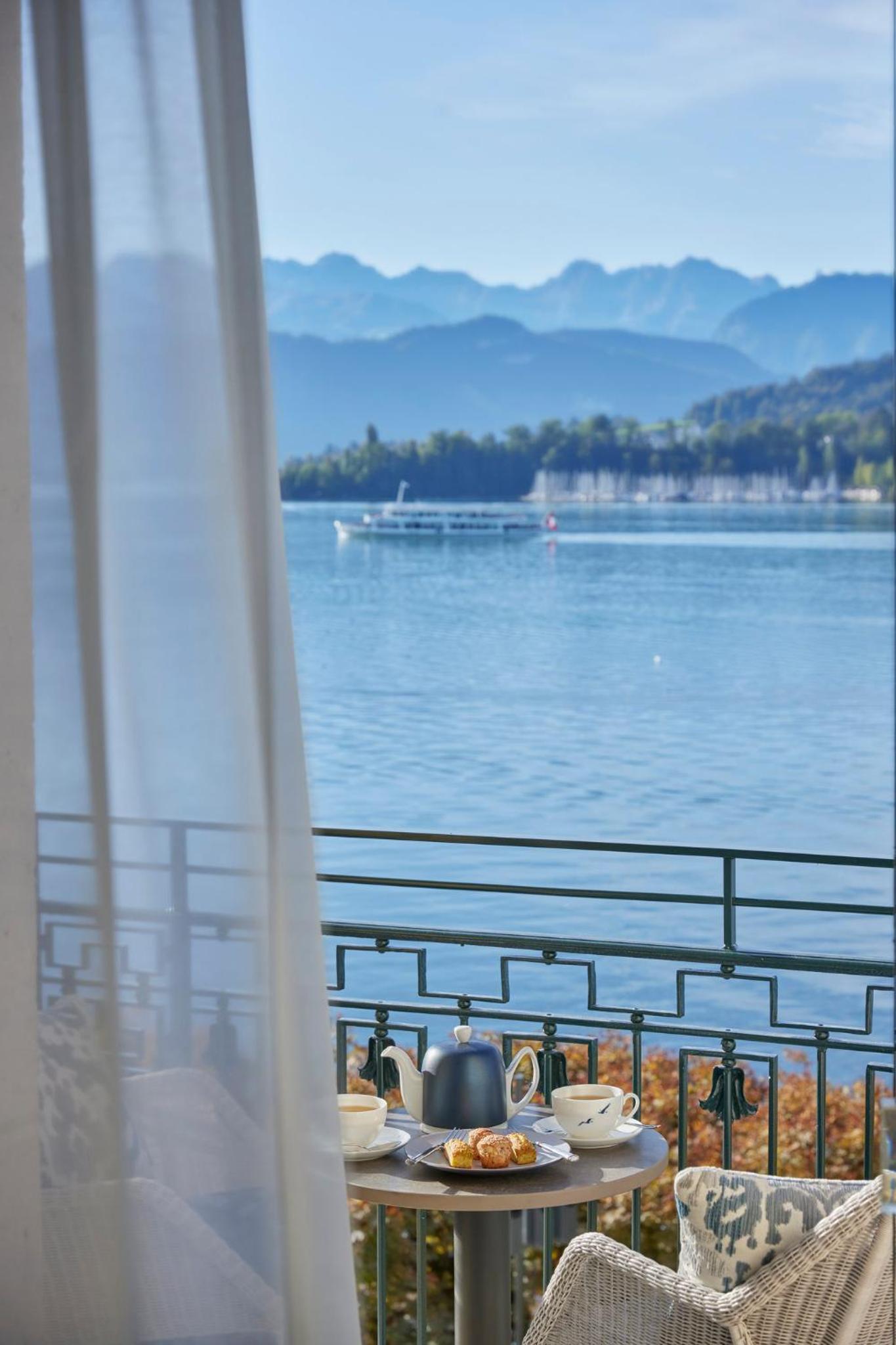 Lake View Suite with Balcony - Photo 3