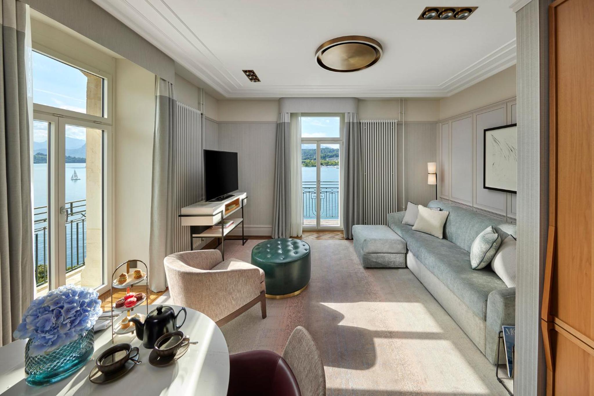 Lake View Suite - Photo 3