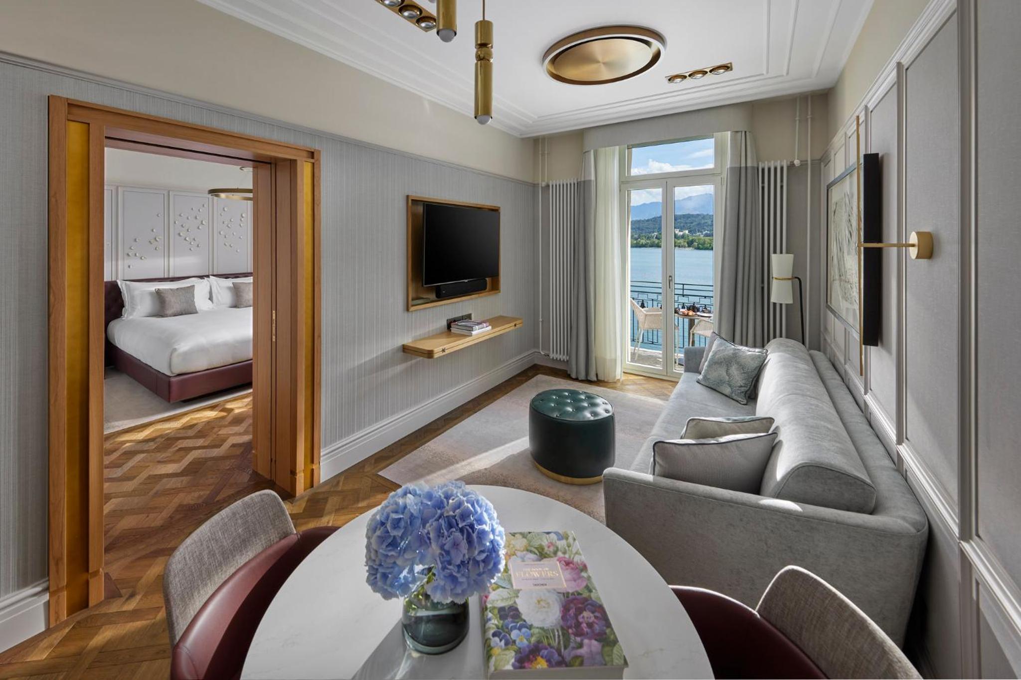 Lake View Suite with Balcony - Photo 4