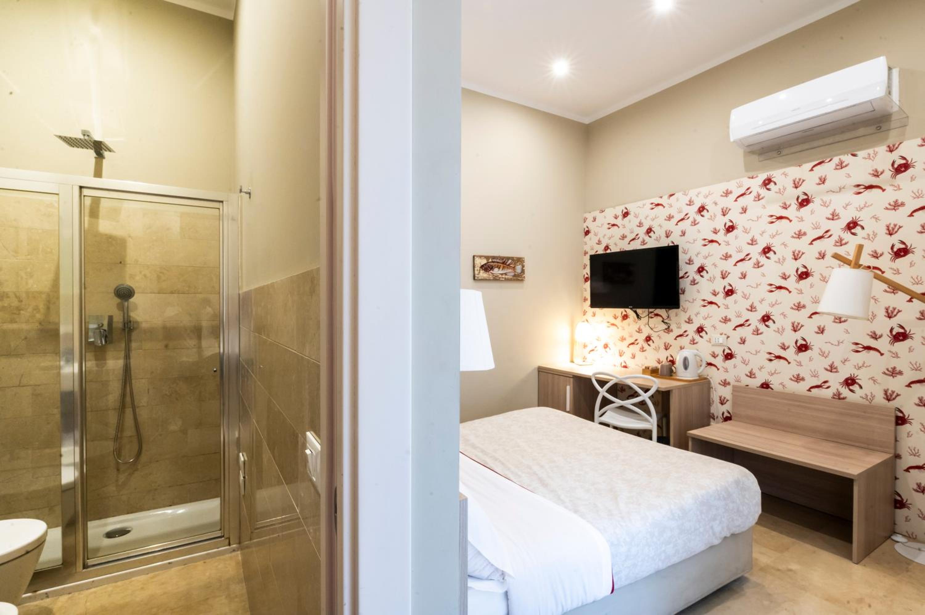 Small Double Room photo 3