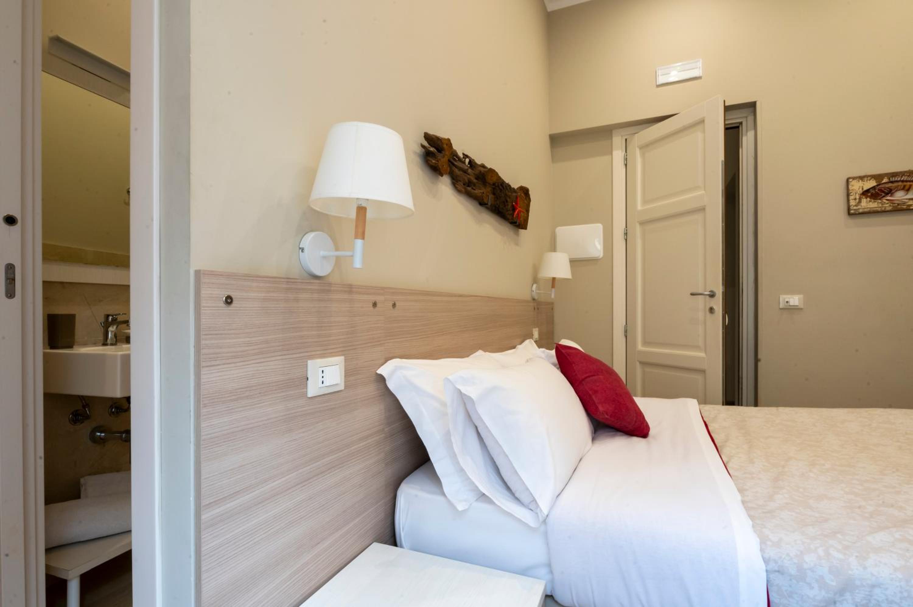 Small Double Room photo 1
