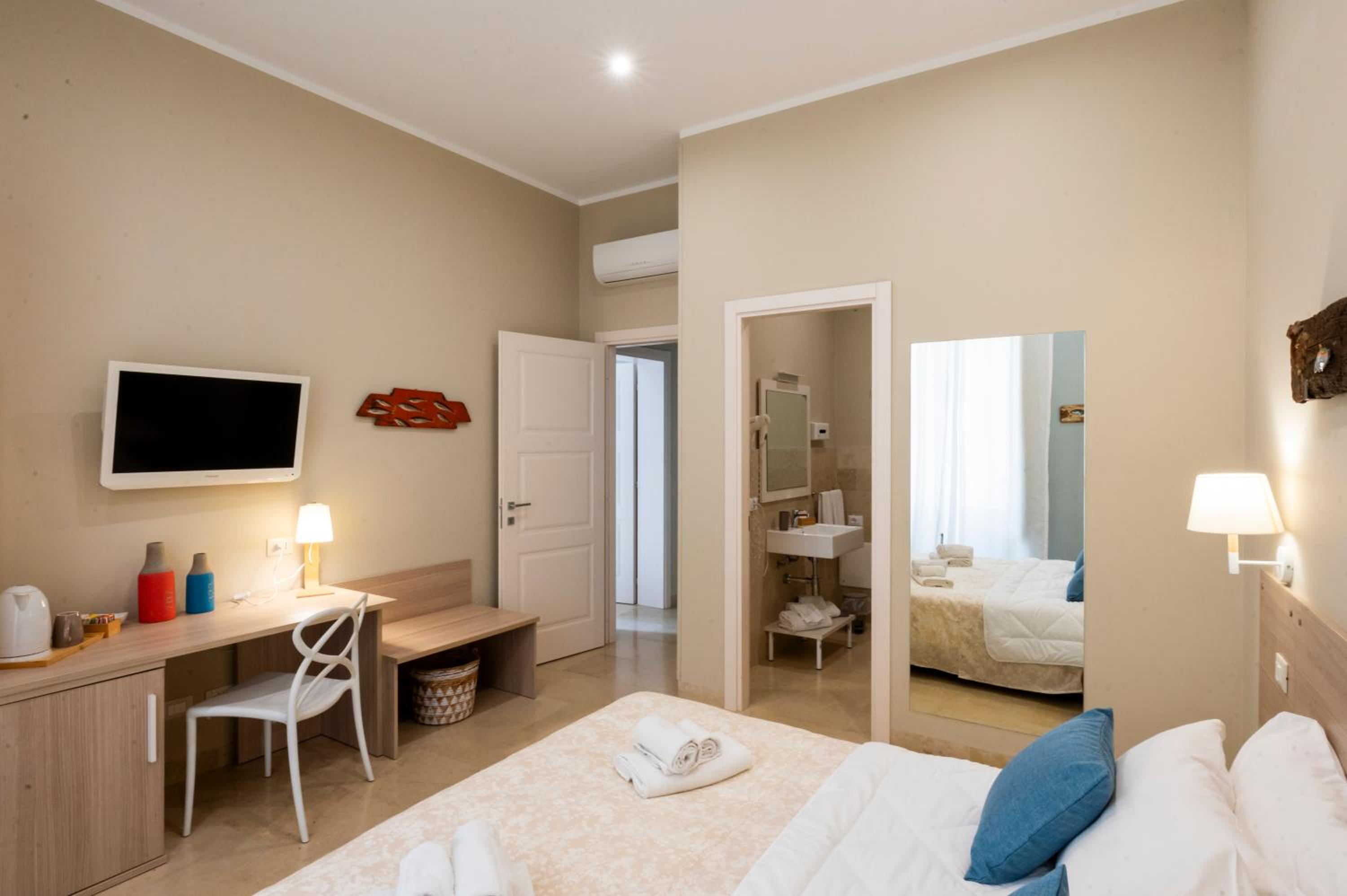 Standard Double Room photo 2