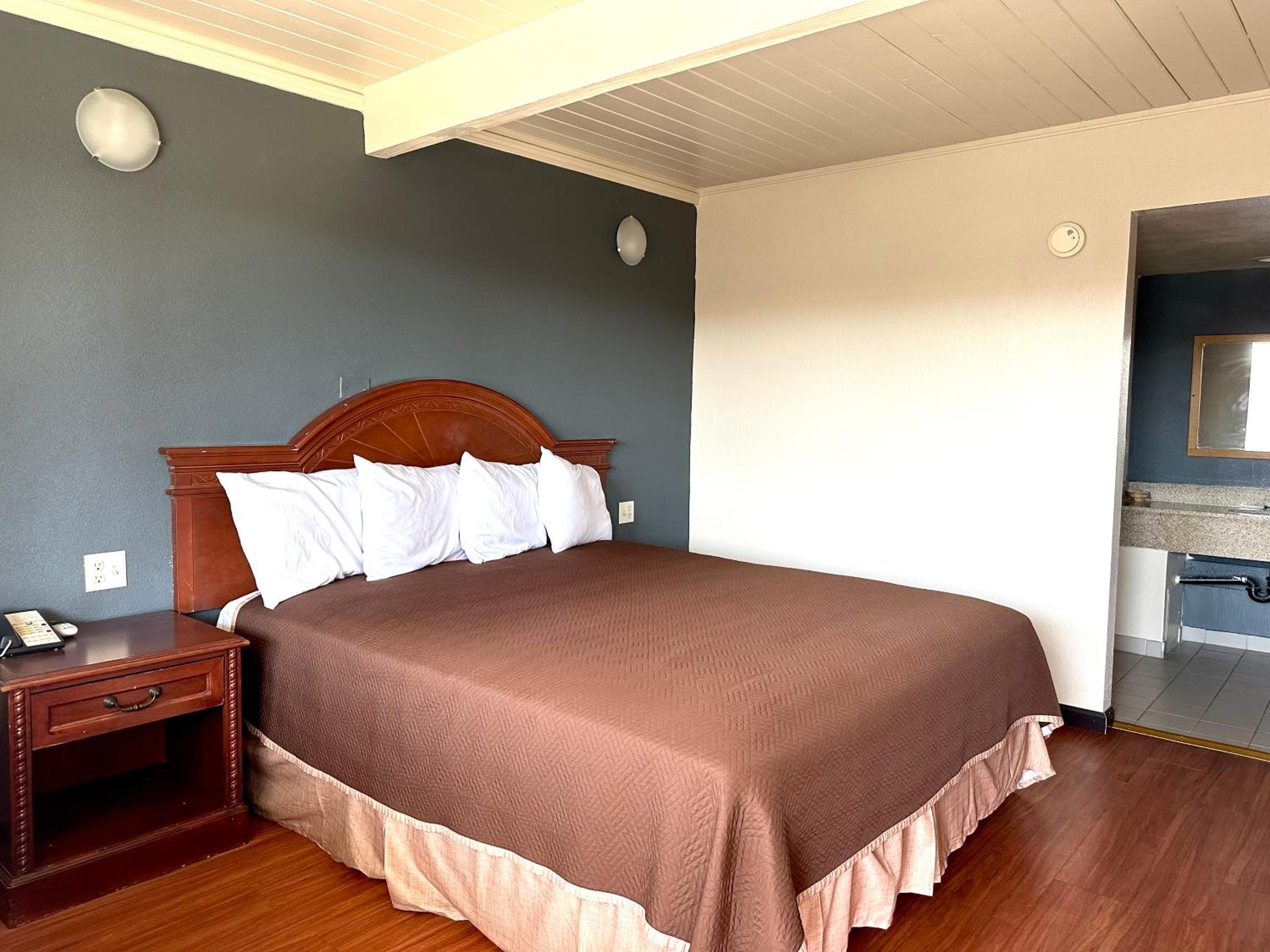 Deluxe King Room photo 3