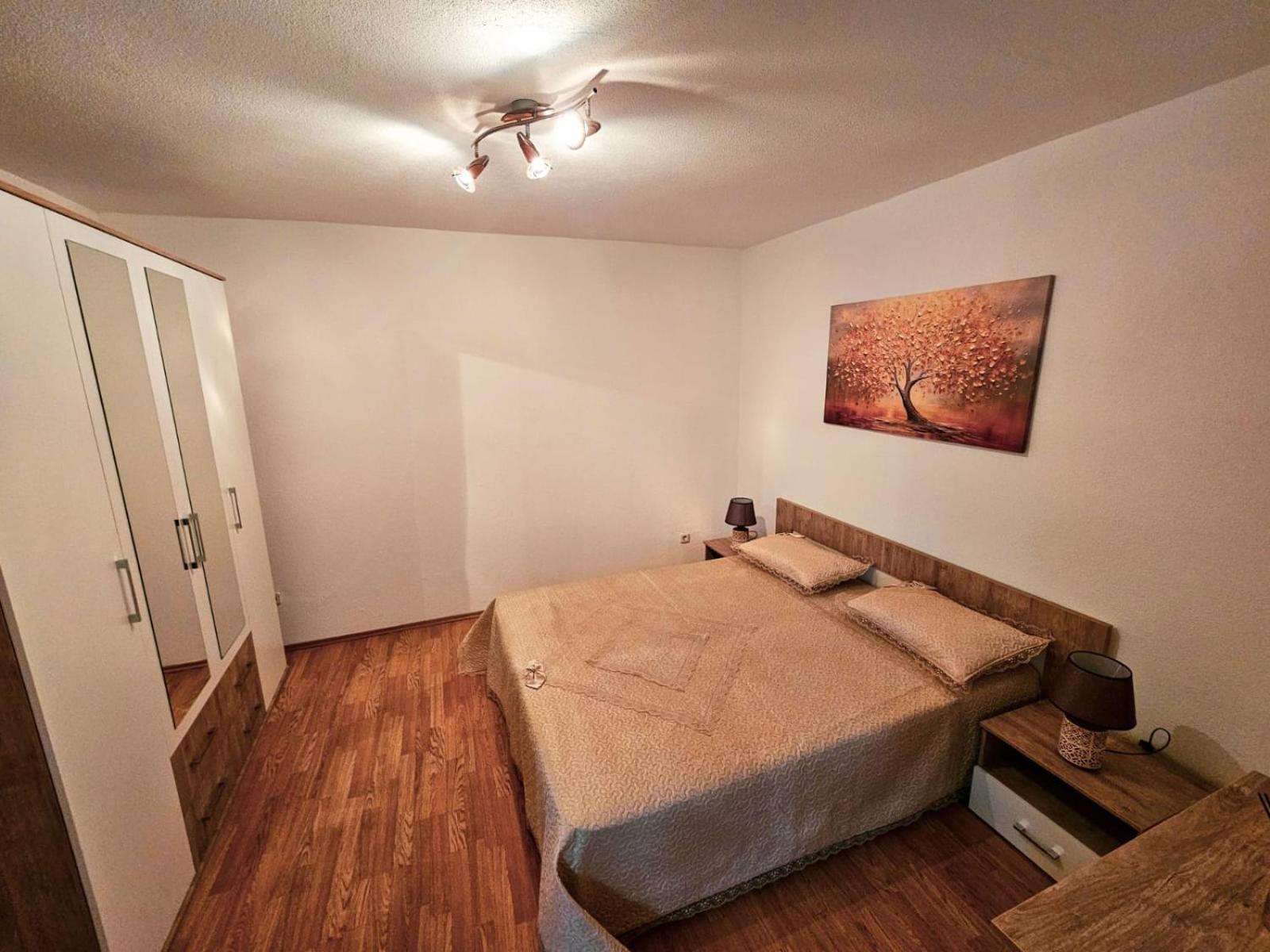 One-Bedroom Apartment photo 1