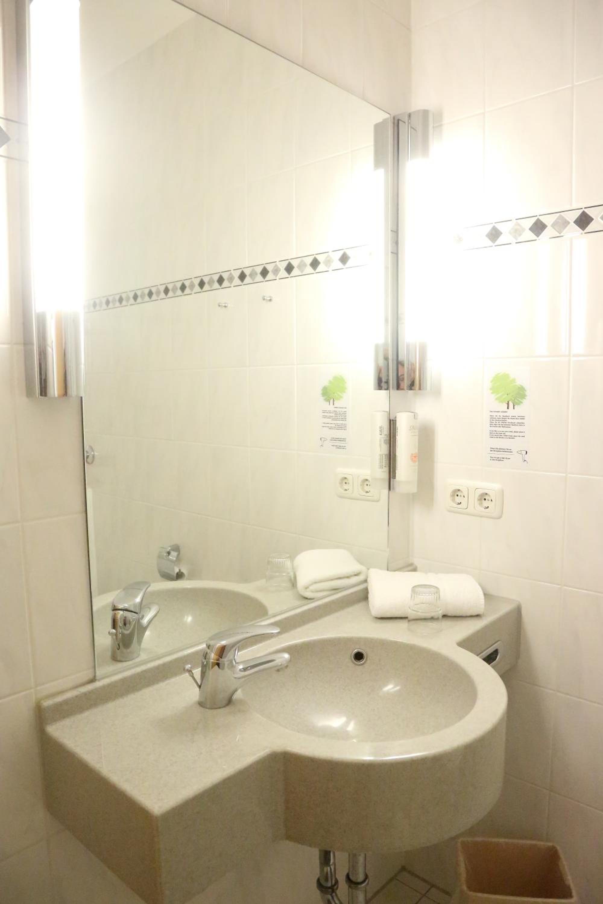 Double Room - Photo 3