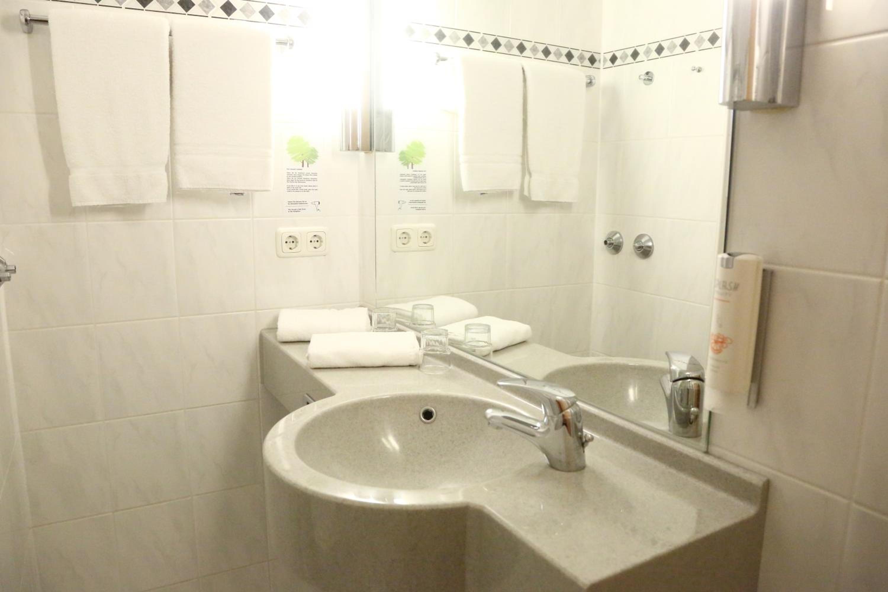 Double Room - Photo 9