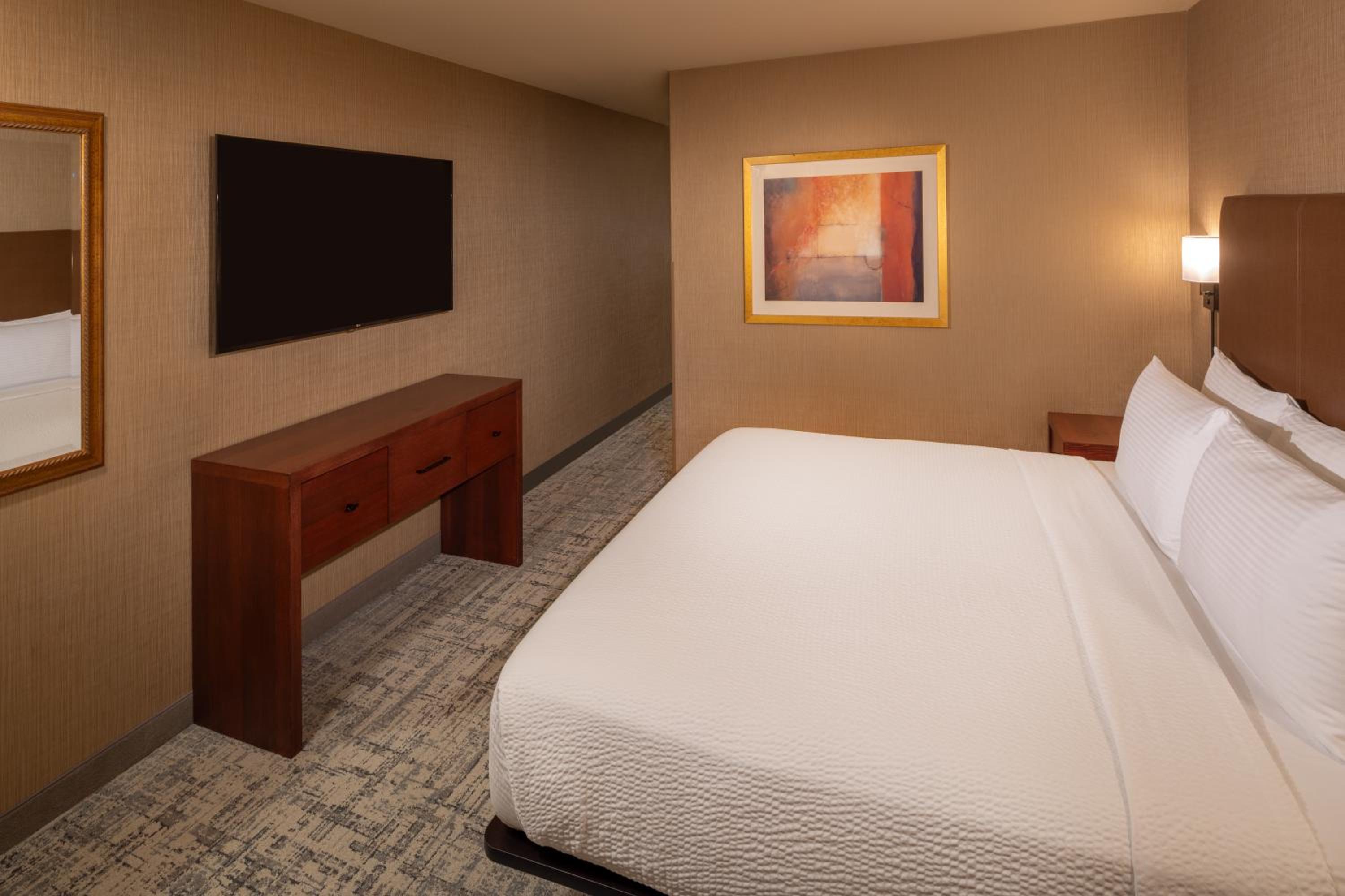 King Suite with Lake View photo 2