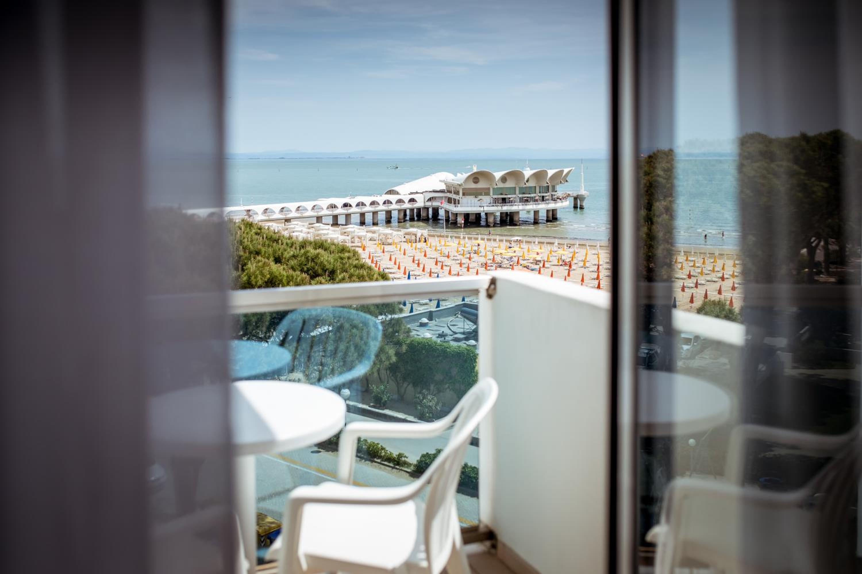 Double Room with Sea View - Photo 4