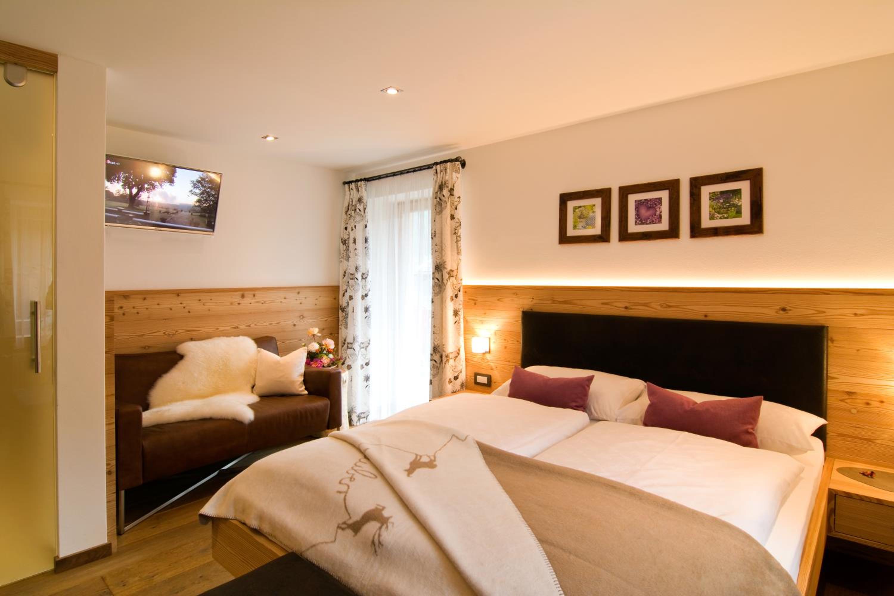 Deluxe Double Room with Balcony photo 1