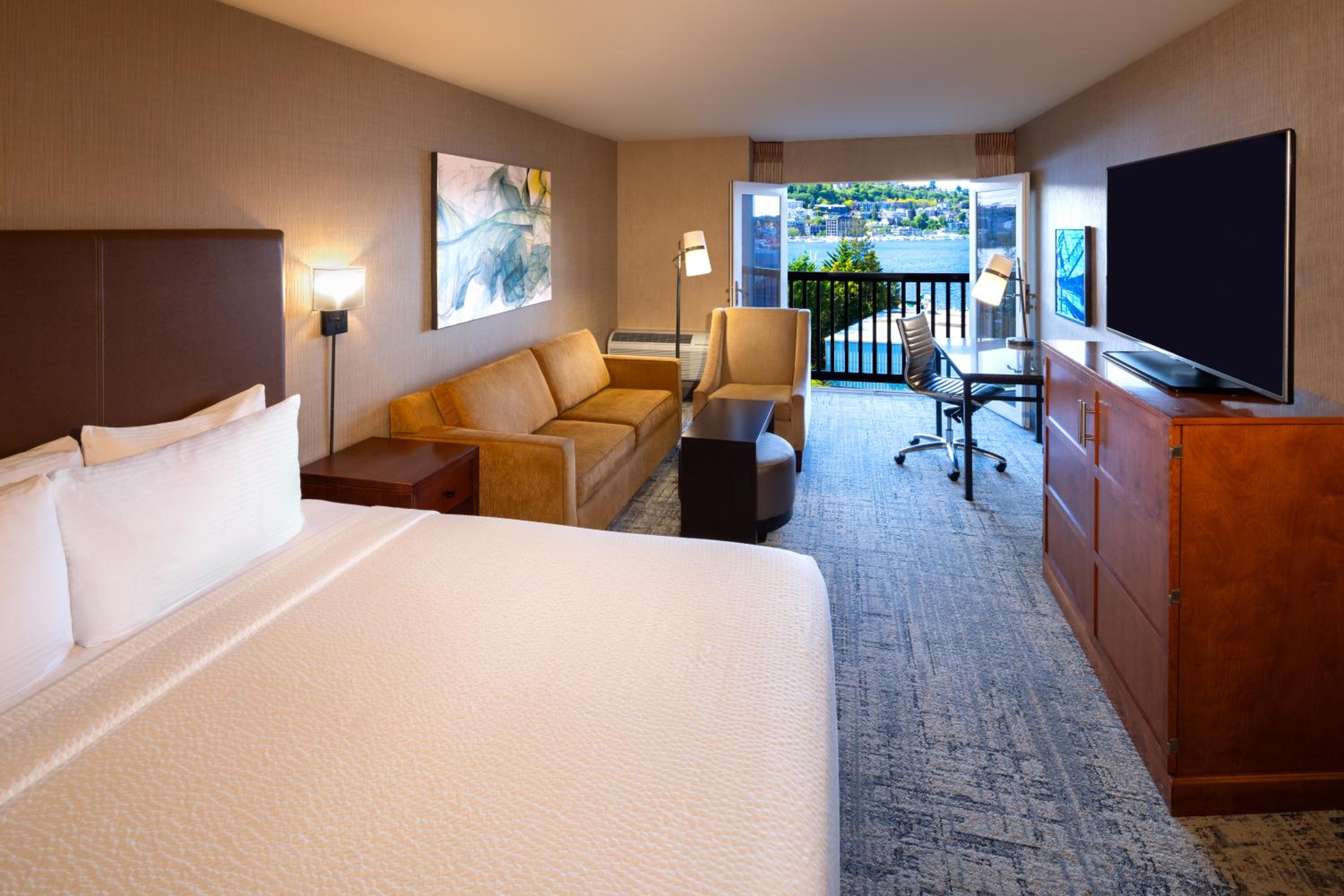 King Room with Lake View photo 1