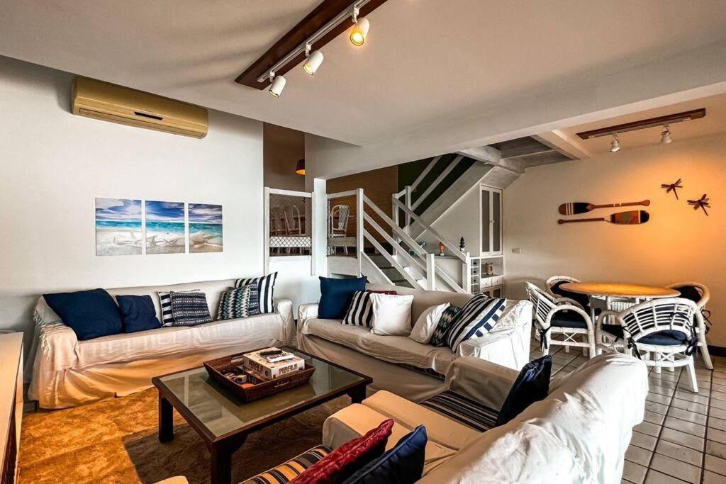 Seven-Bedroom House photo 1