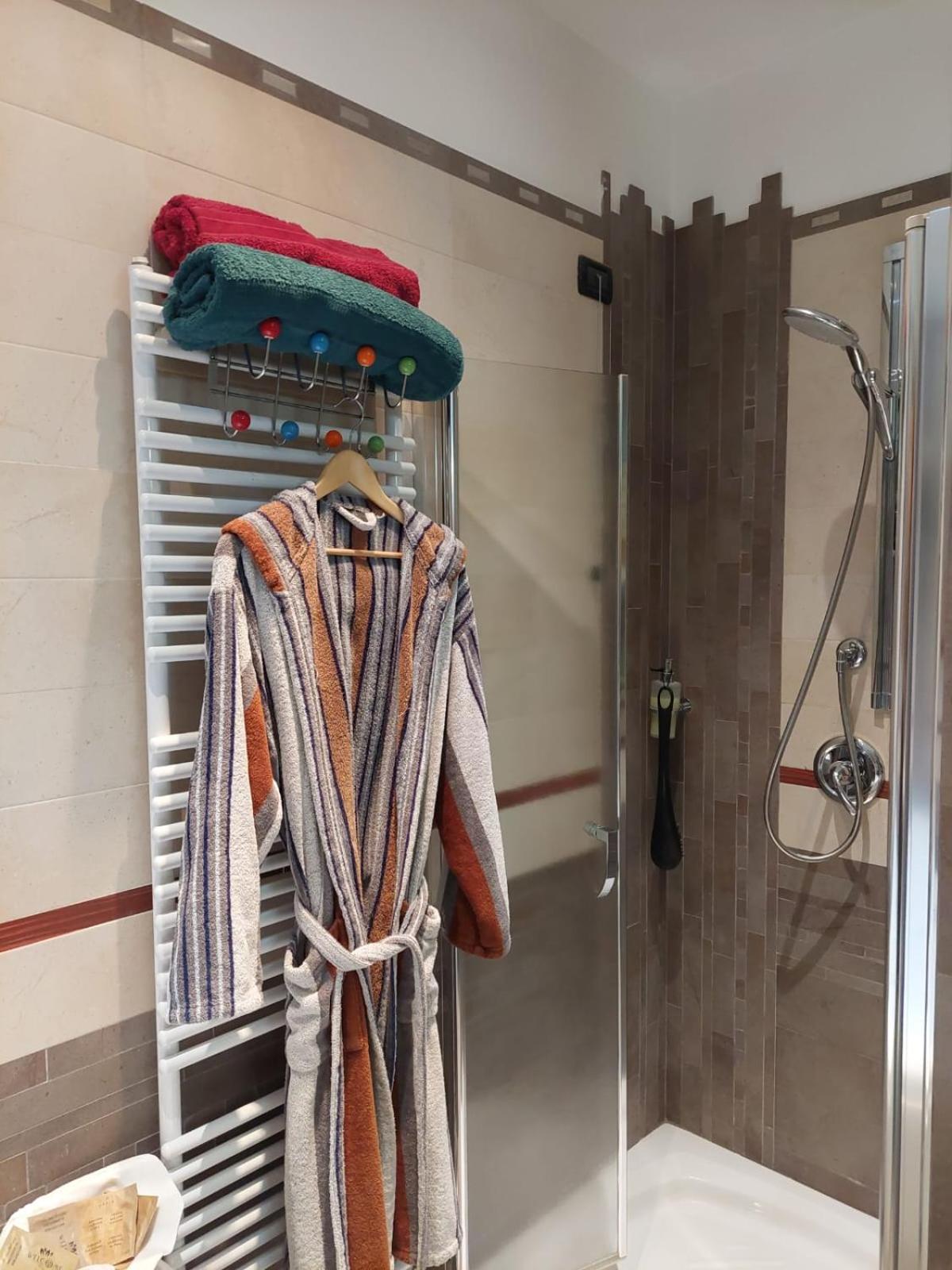 King Suite With Spa Bath photo 3