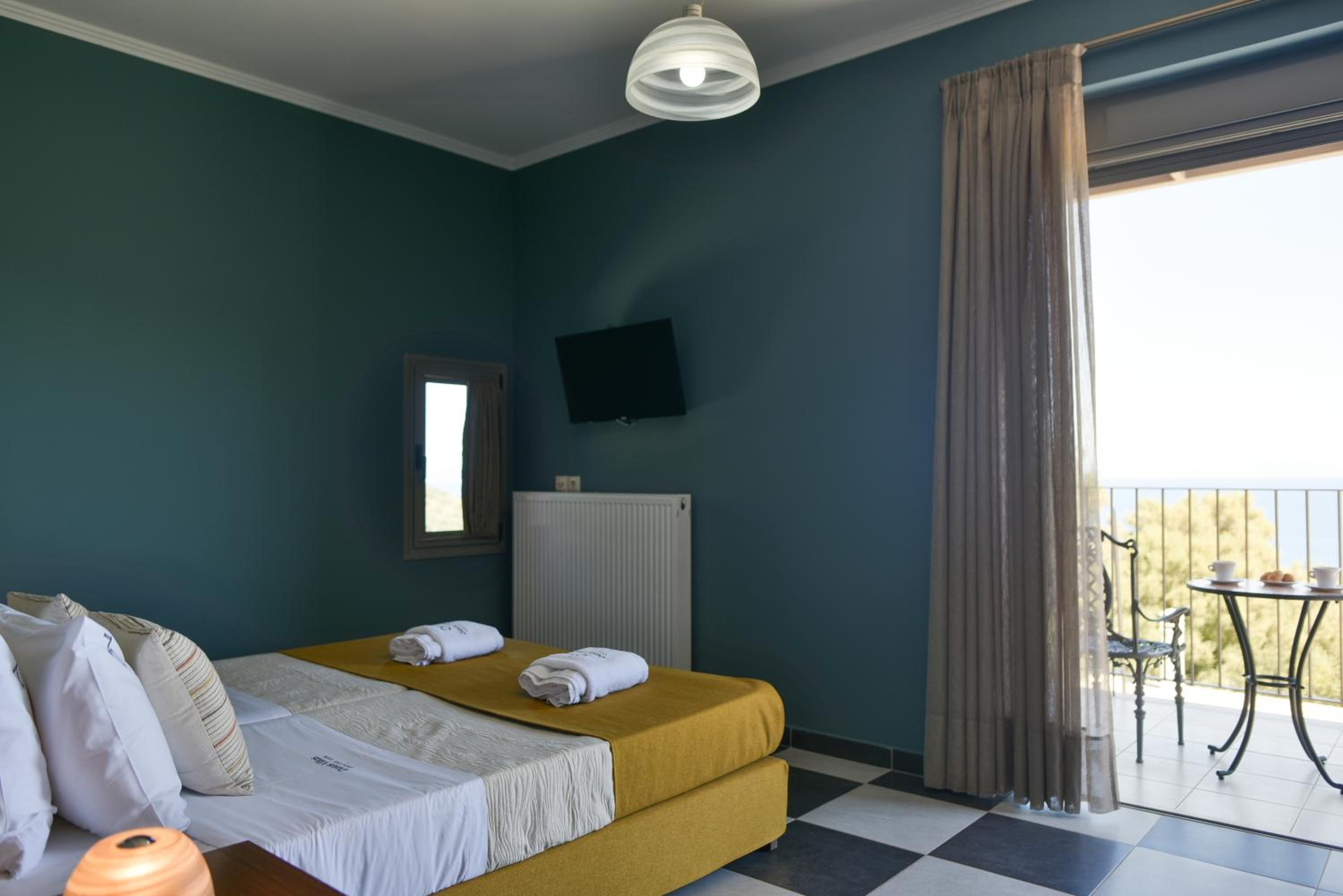 Three-Bedroom Villa - Photo 6